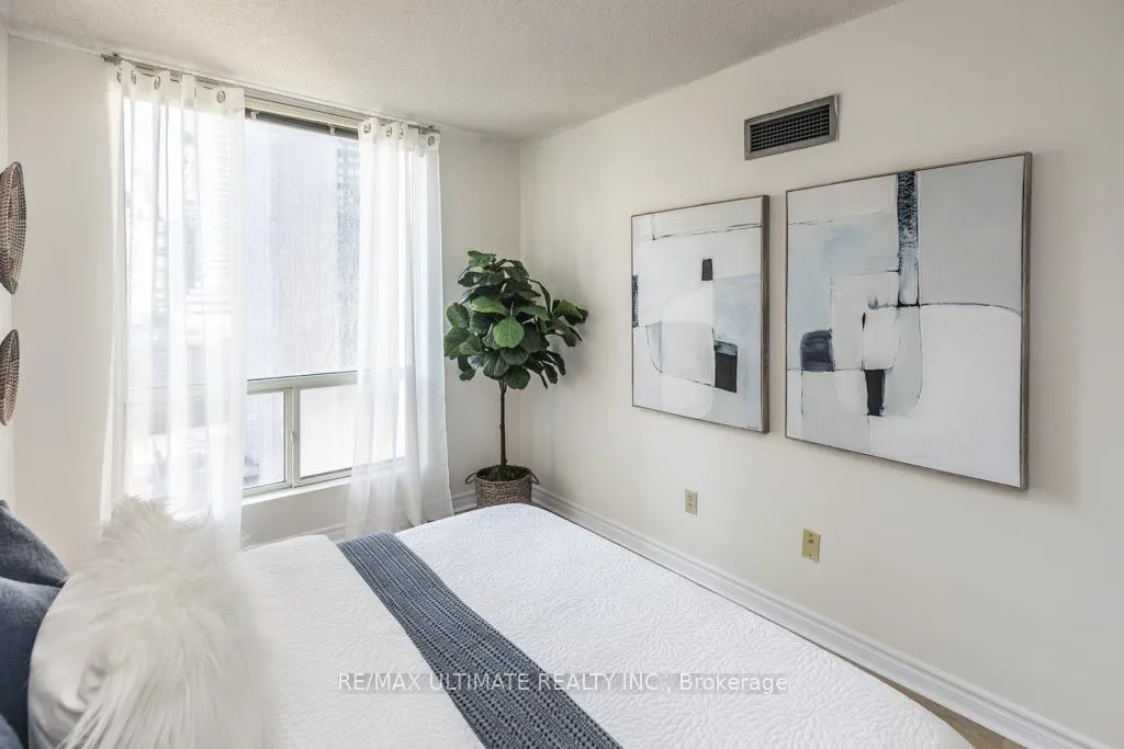 25 Grenville Street, #1010