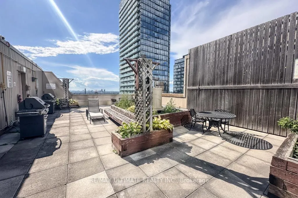 25 Grenville Street, #1010