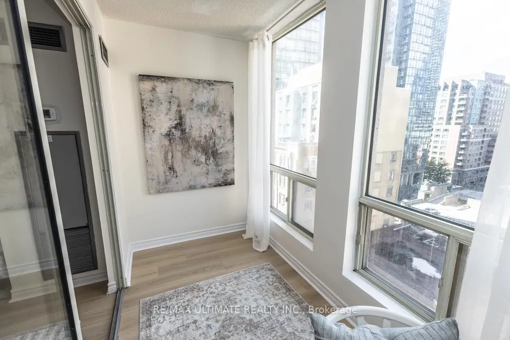 25 Grenville Street, #1010