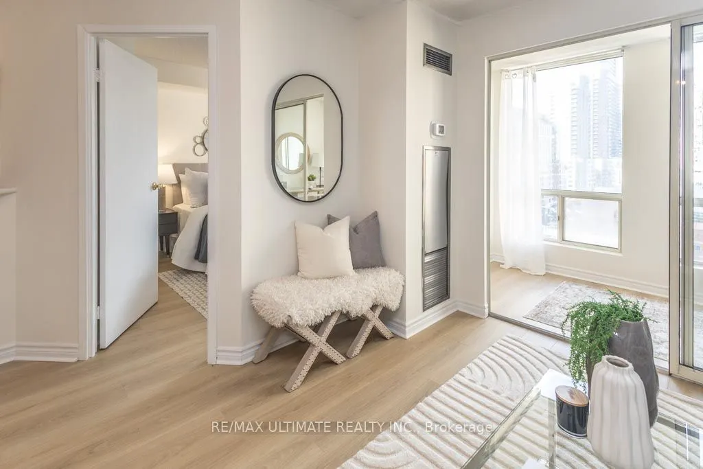 25 Grenville Street, #1010