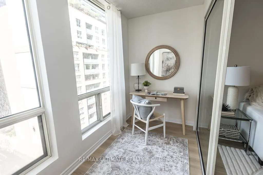 25 Grenville Street, #1010