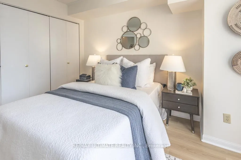 25 Grenville Street, #1010