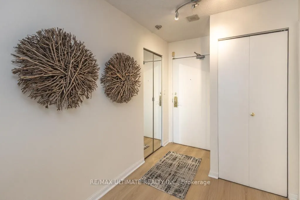 25 Grenville Street, #1010