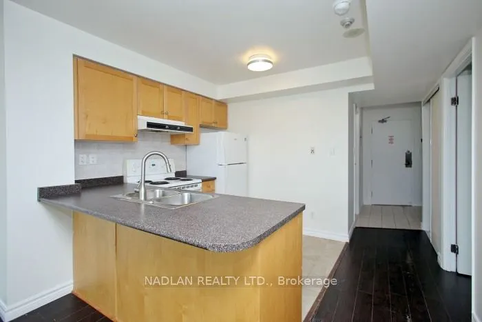 650 Queens Quay W, #305