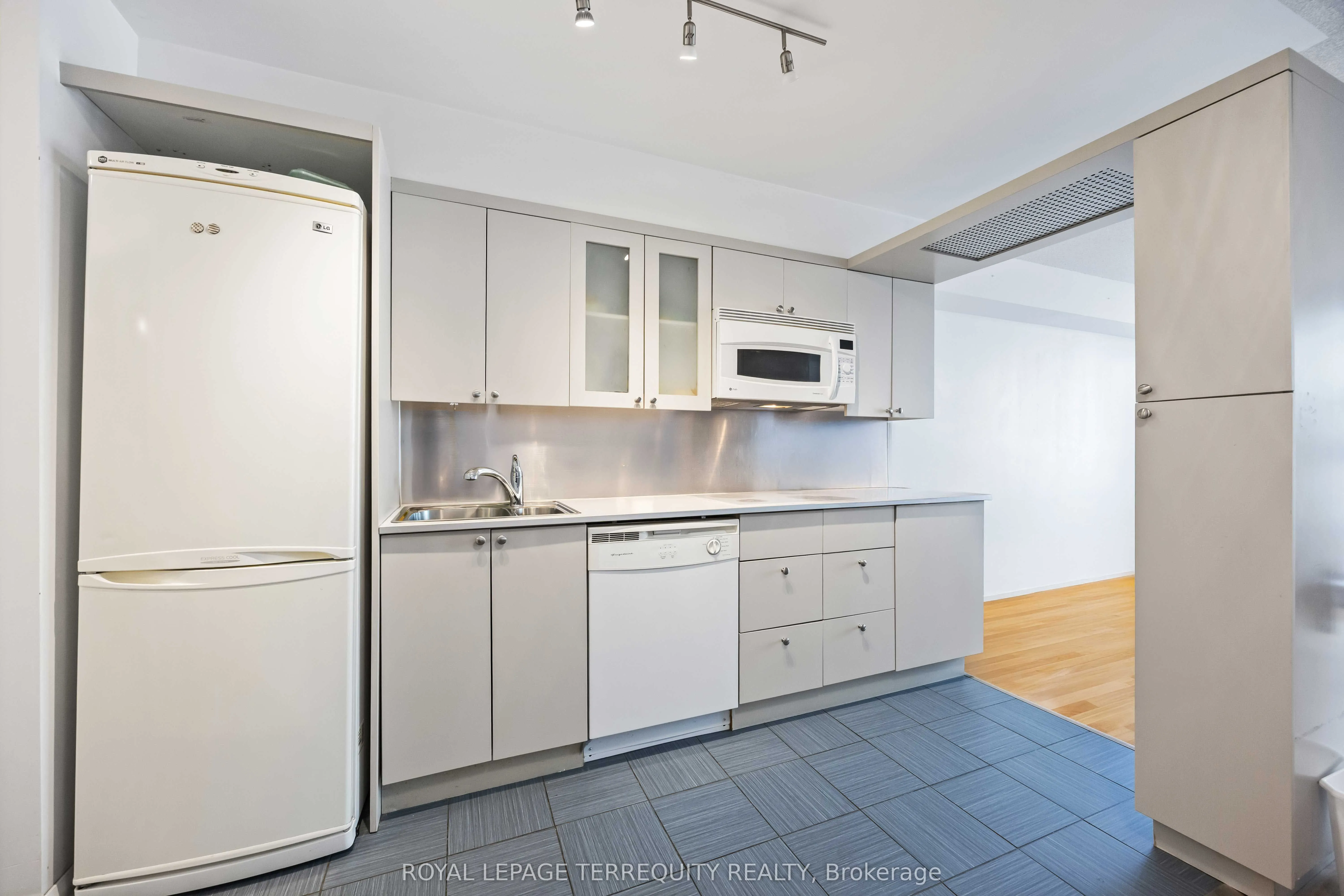 111 Elizabeth Street, #729