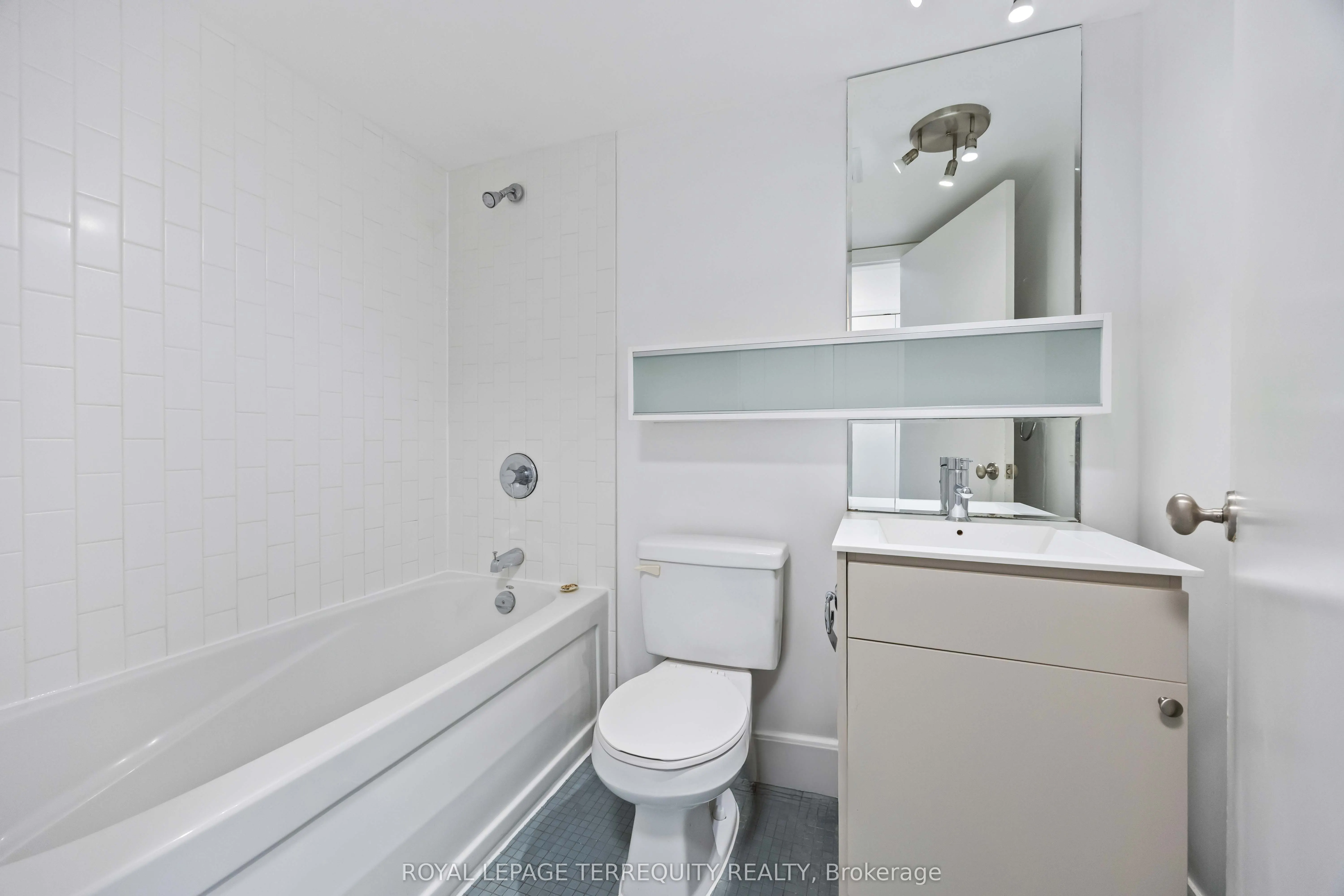 111 Elizabeth Street, #729