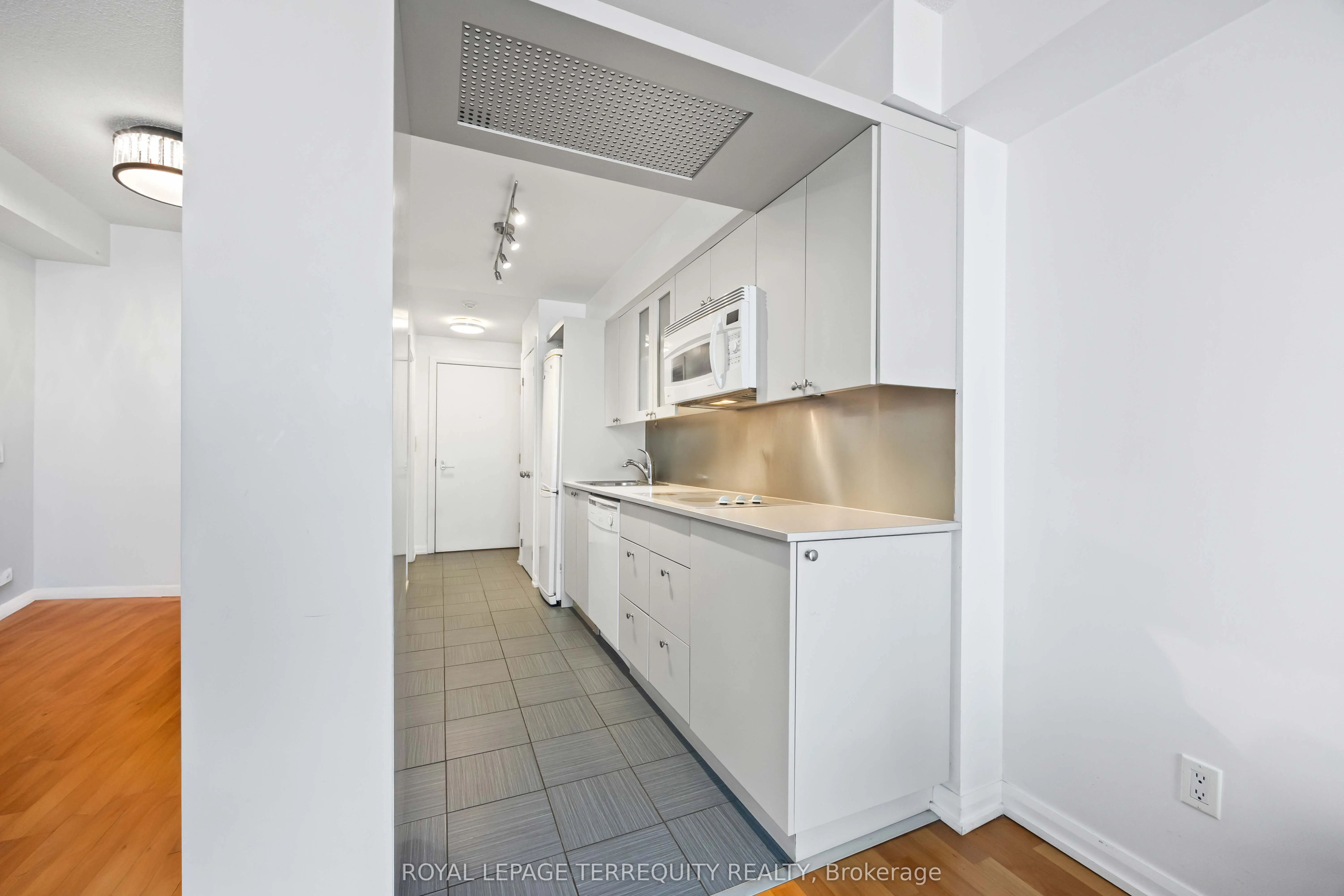 111 Elizabeth Street, #729