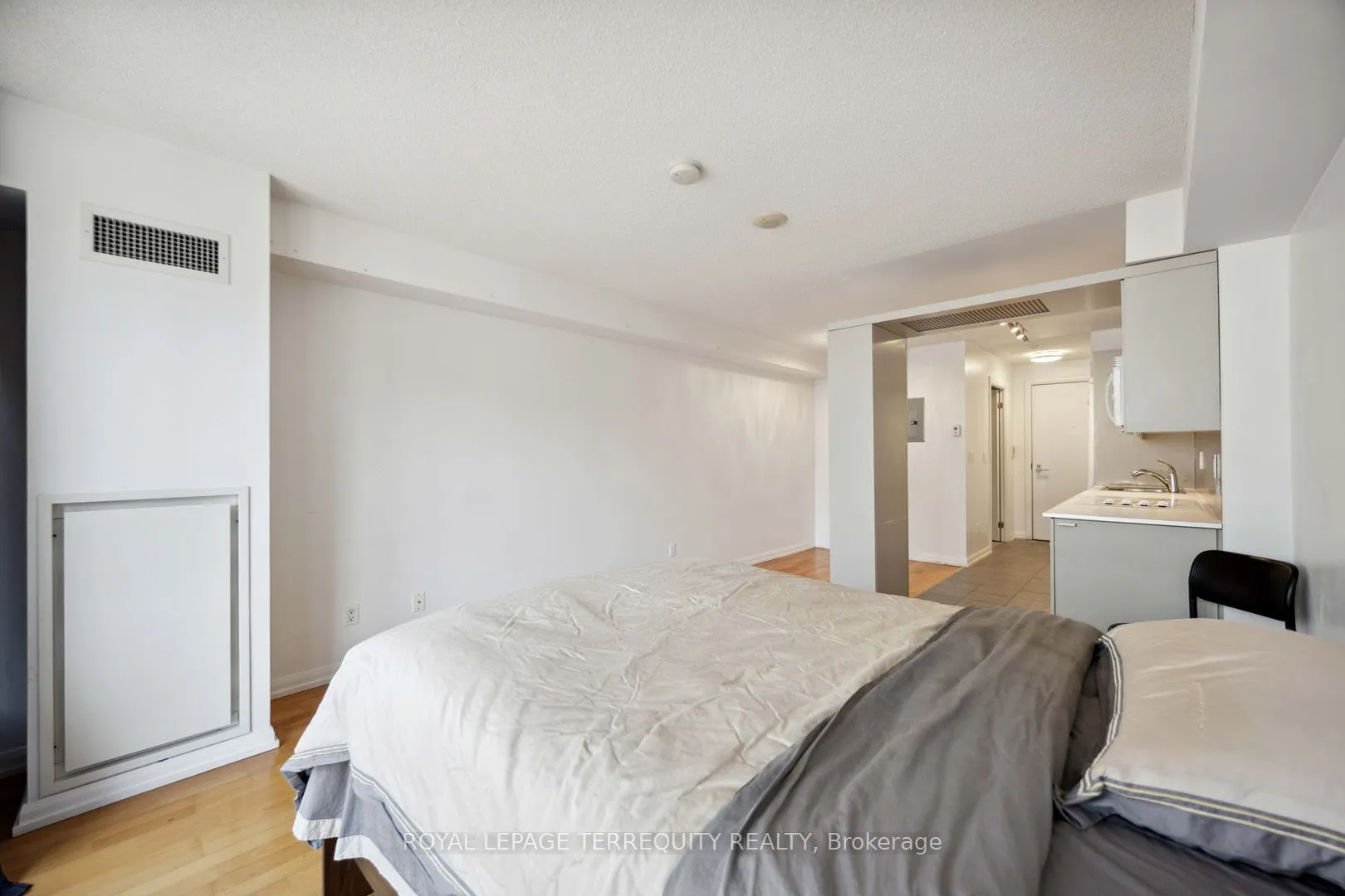 111 Elizabeth Street, #729