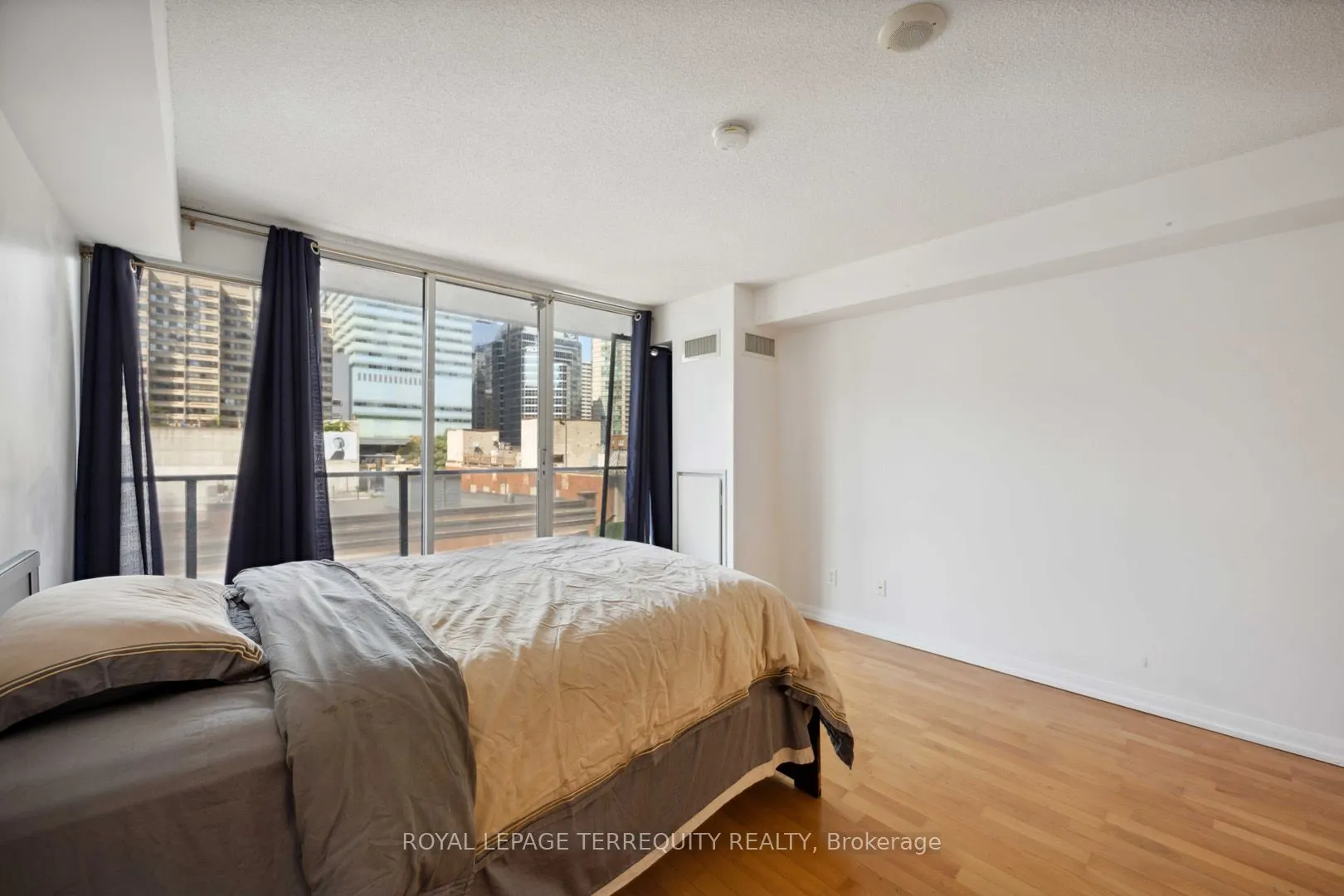 111 Elizabeth Street, #729