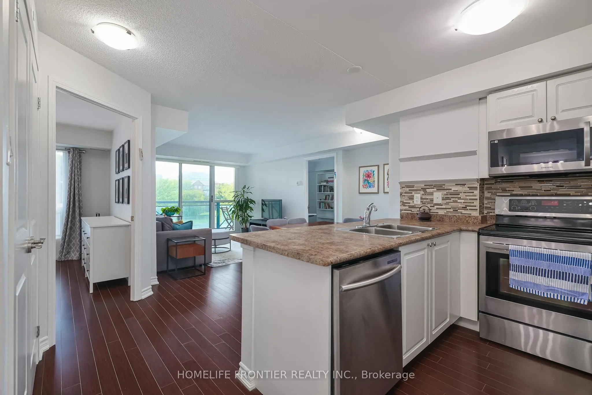 920 Sheppard Avenue W, #201