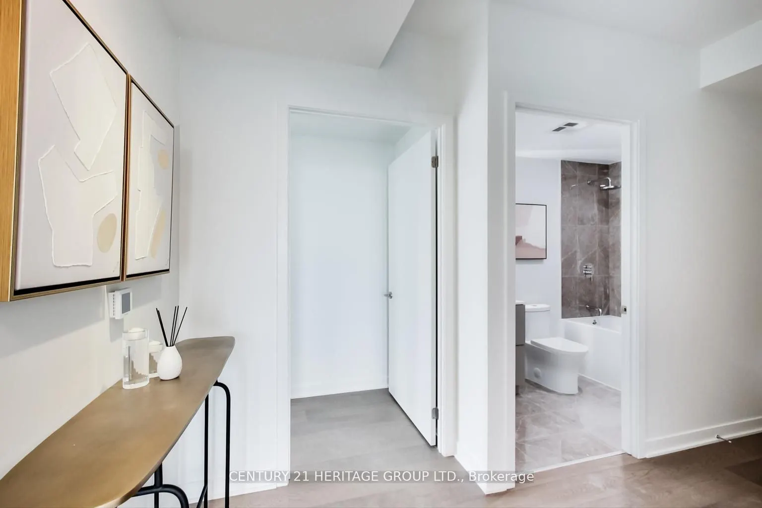 185 Alberta Avenue, #907