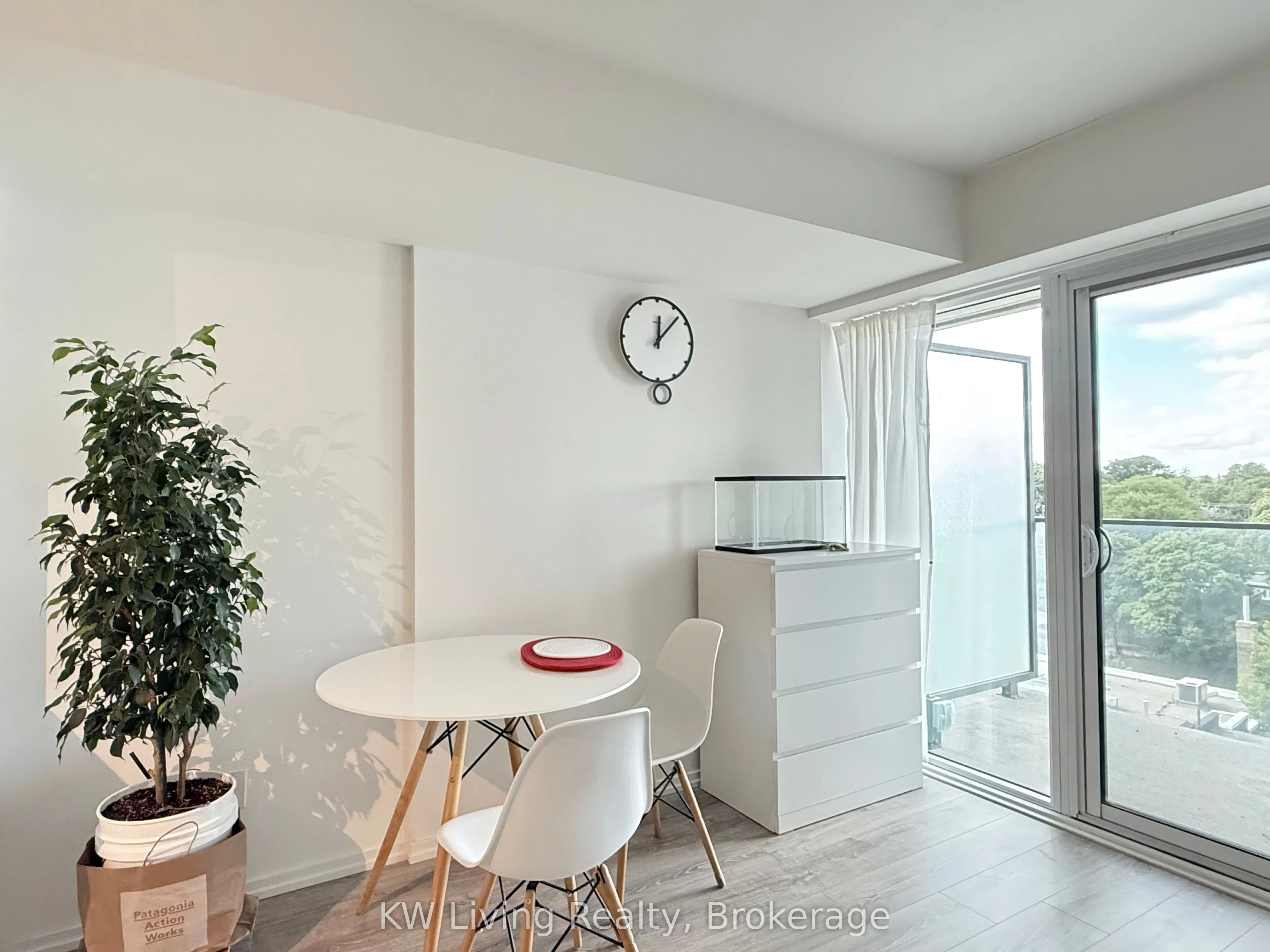 8 Hillsdale Avenue E, #725
