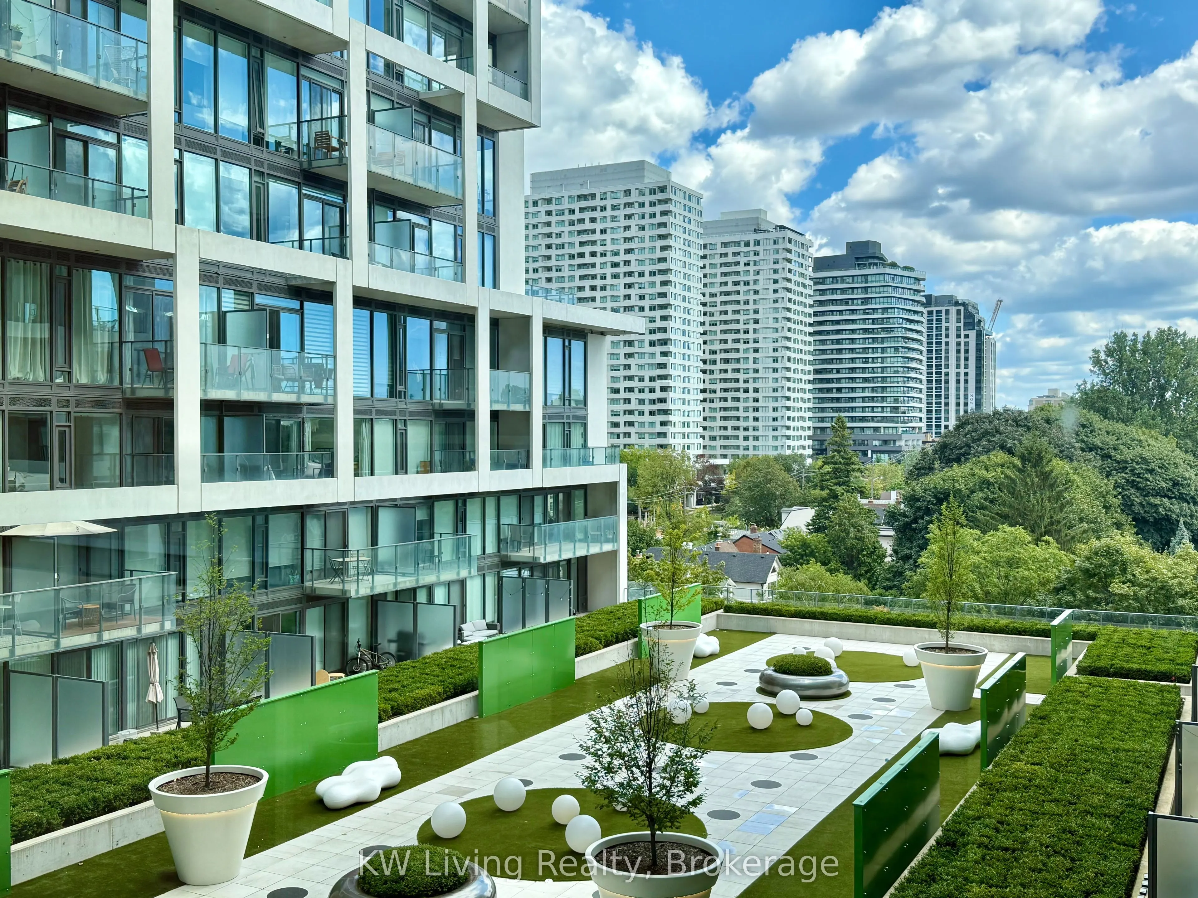 8 Hillsdale Avenue E, #725