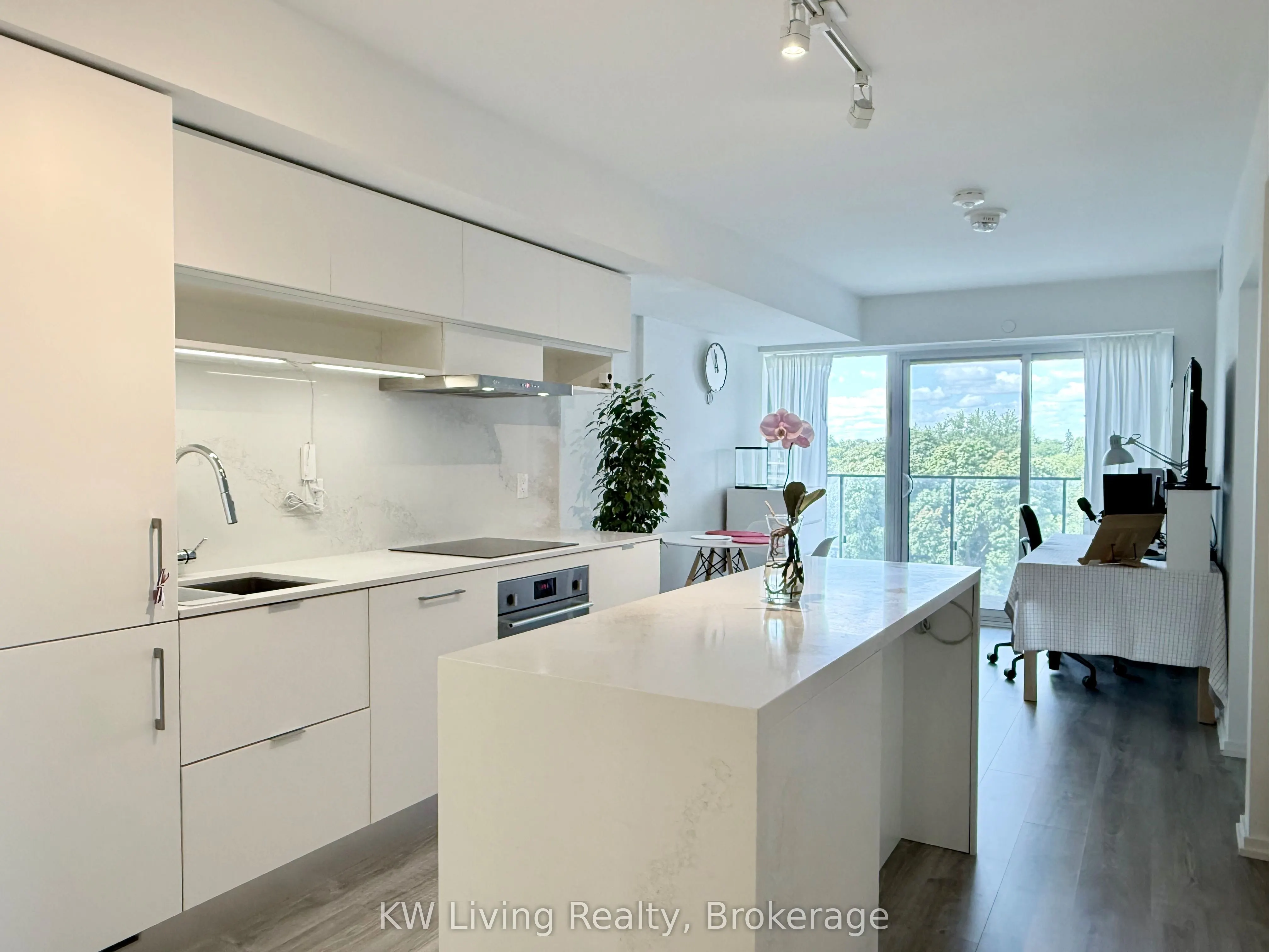 8 Hillsdale Avenue E, #725