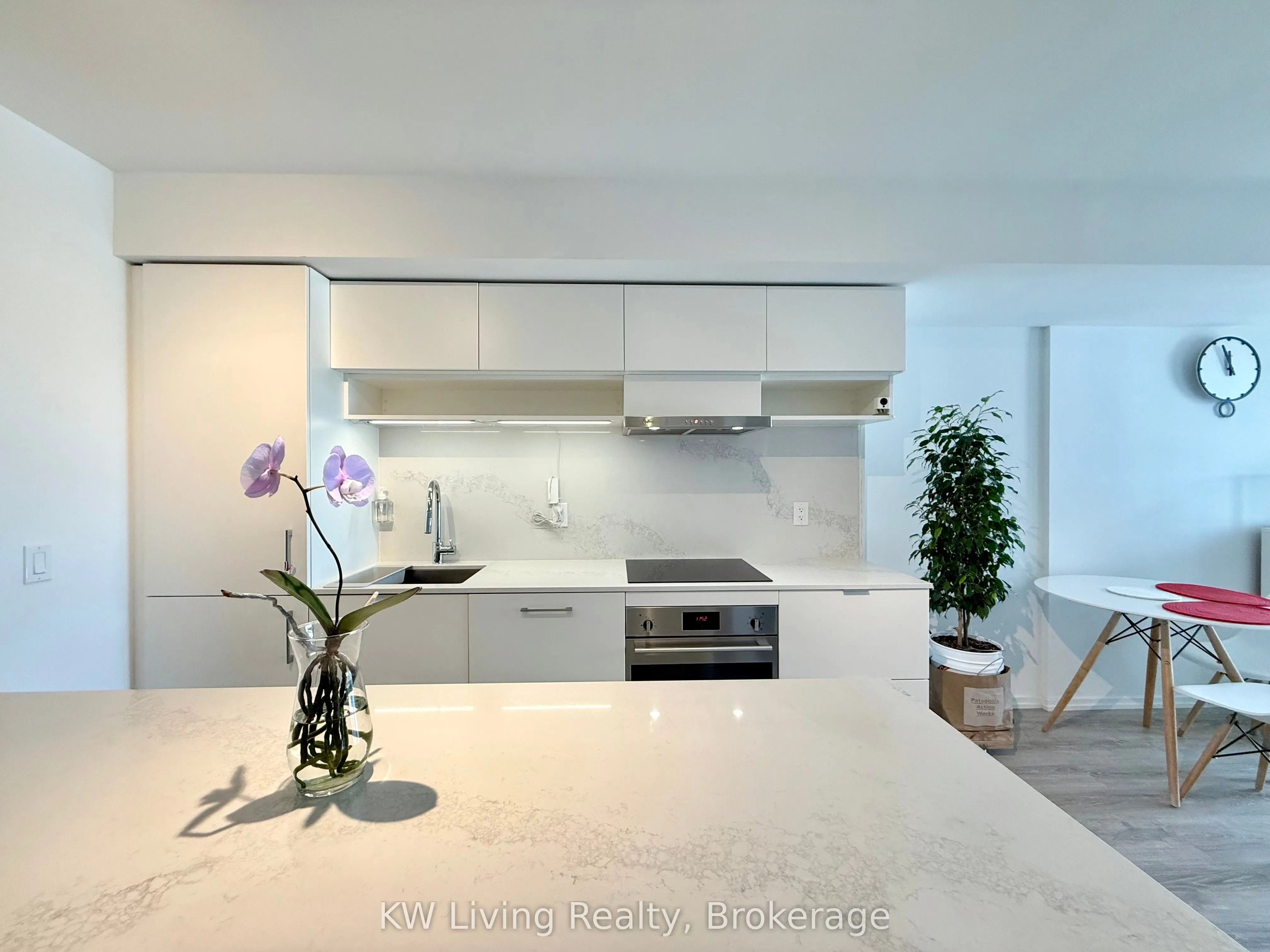 8 Hillsdale Avenue E, #725