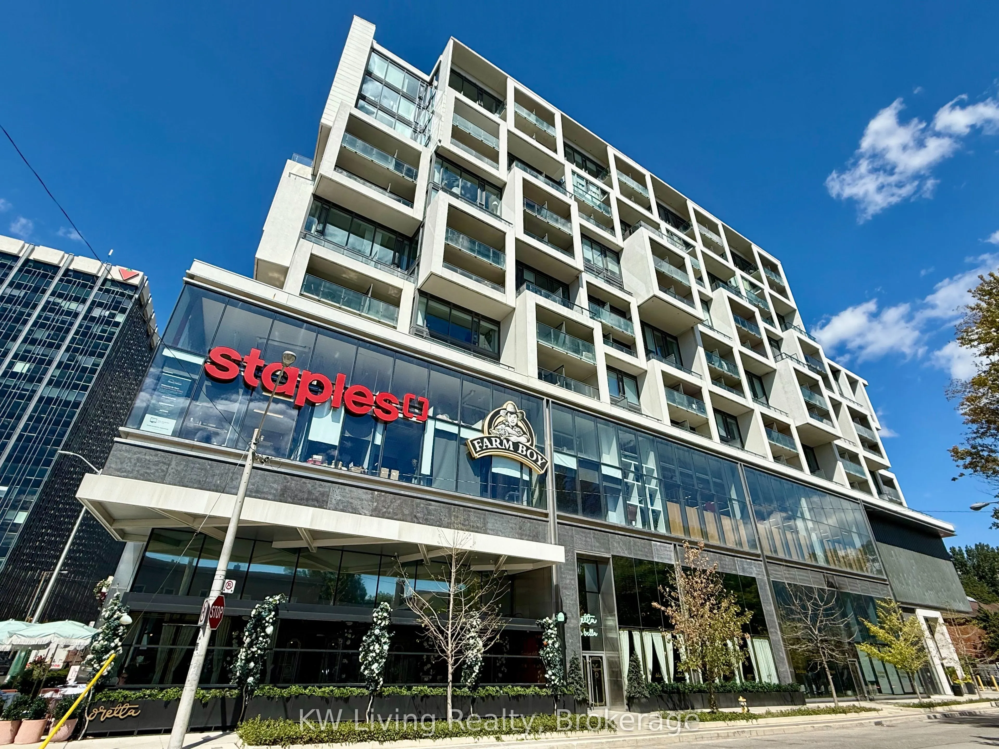8 Hillsdale Avenue E, #725
