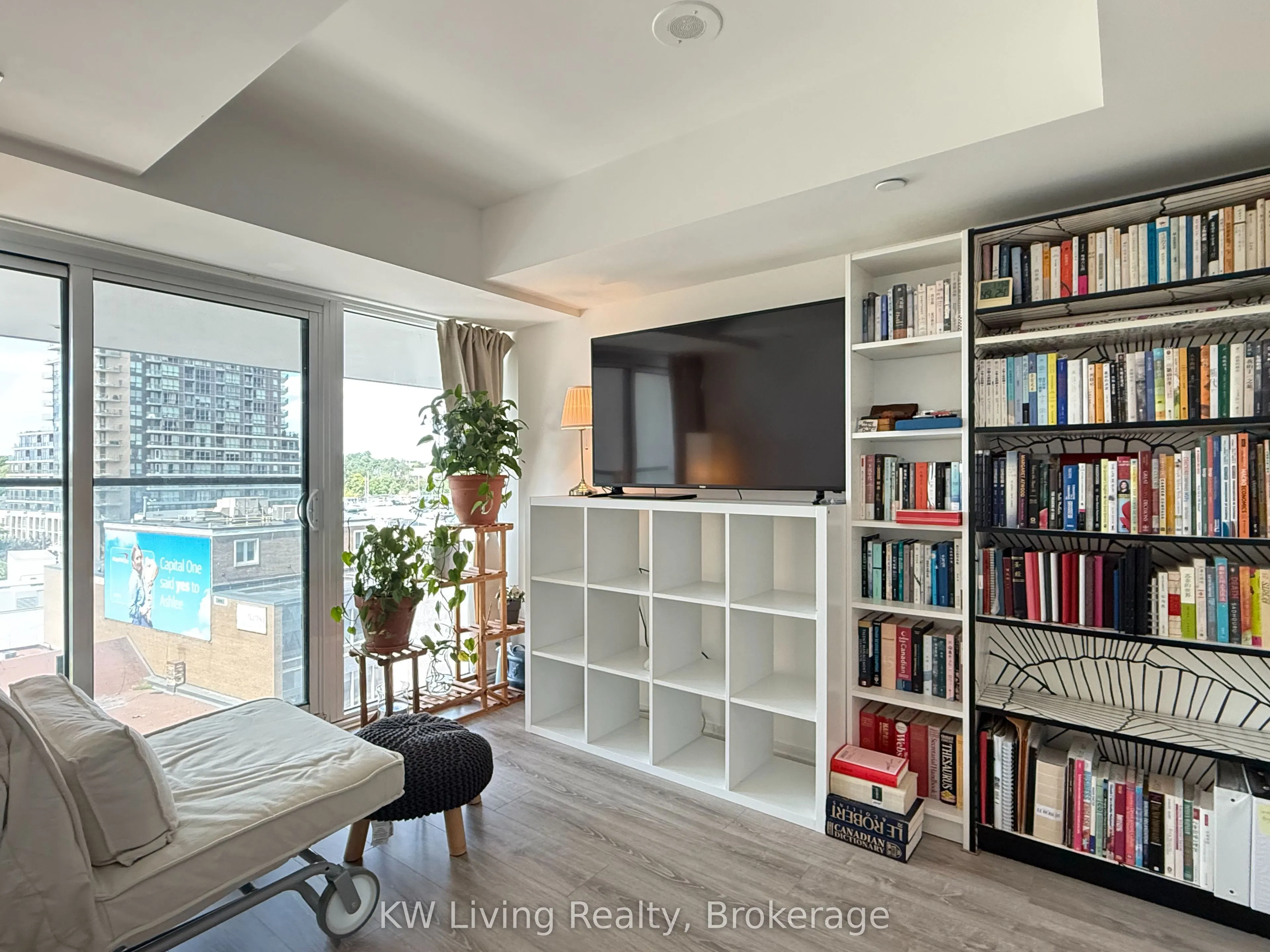 8 Hillsdale Avenue E, #725