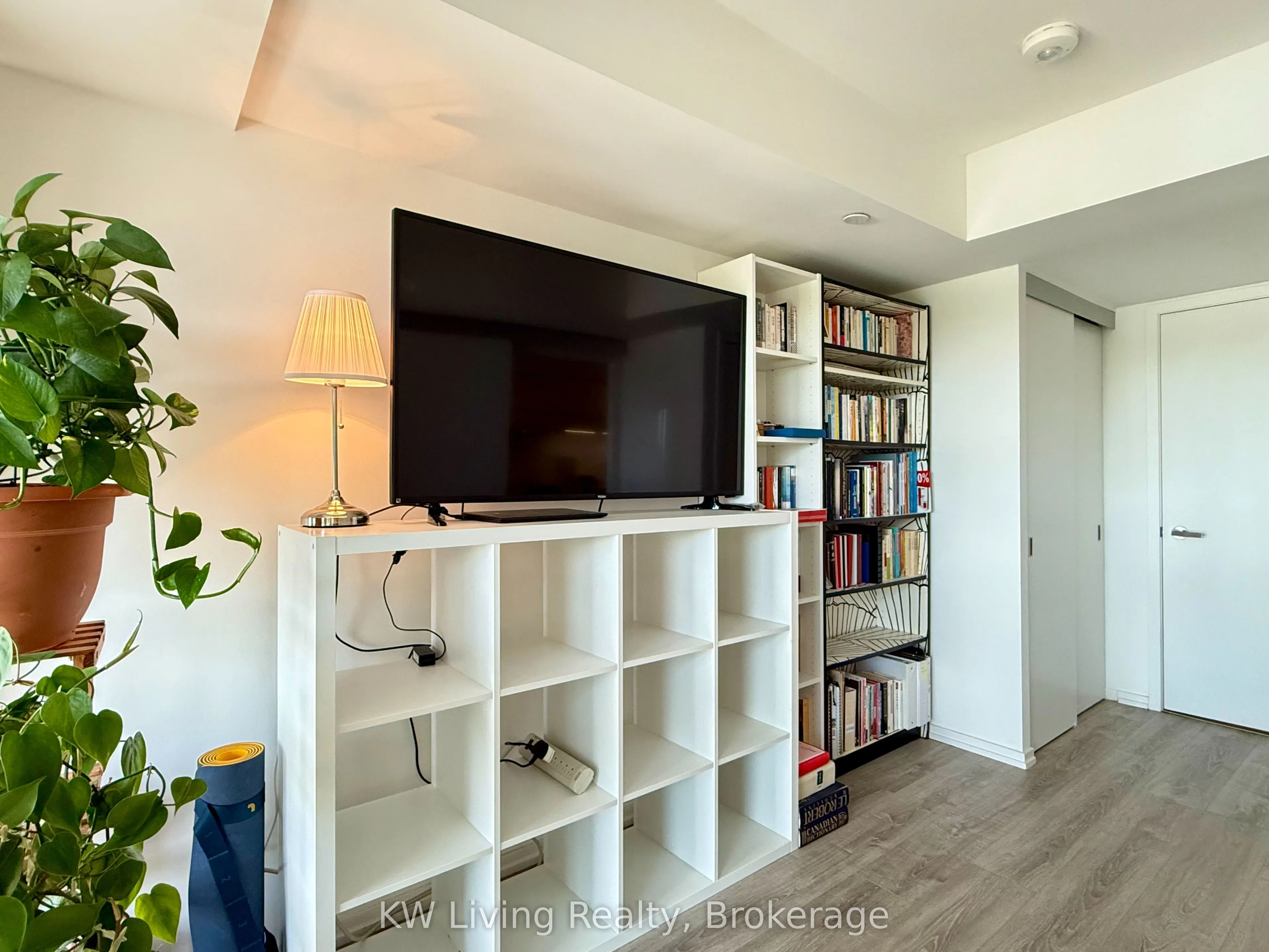 8 Hillsdale Avenue E, #725