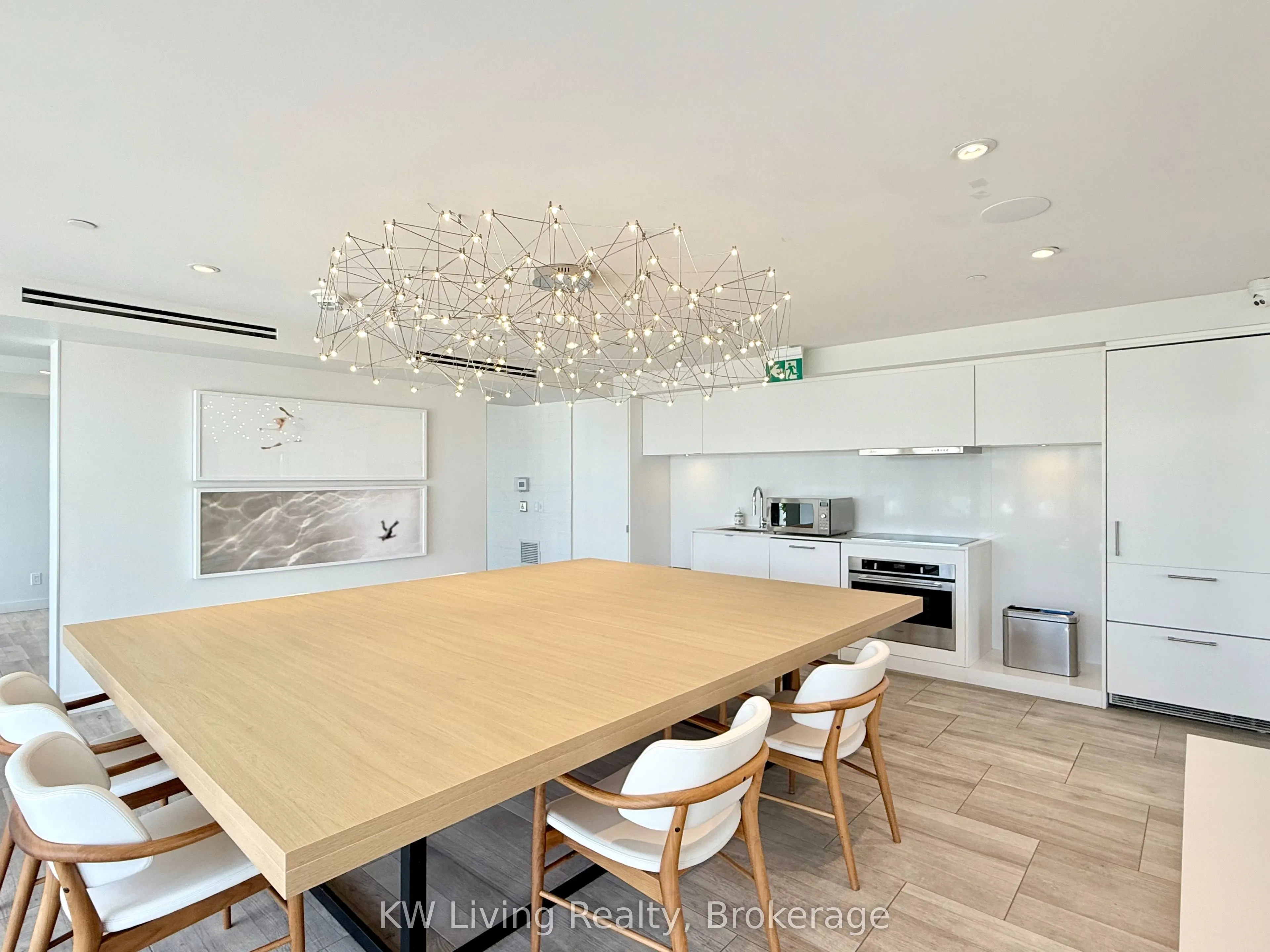 8 Hillsdale Avenue E, #725
