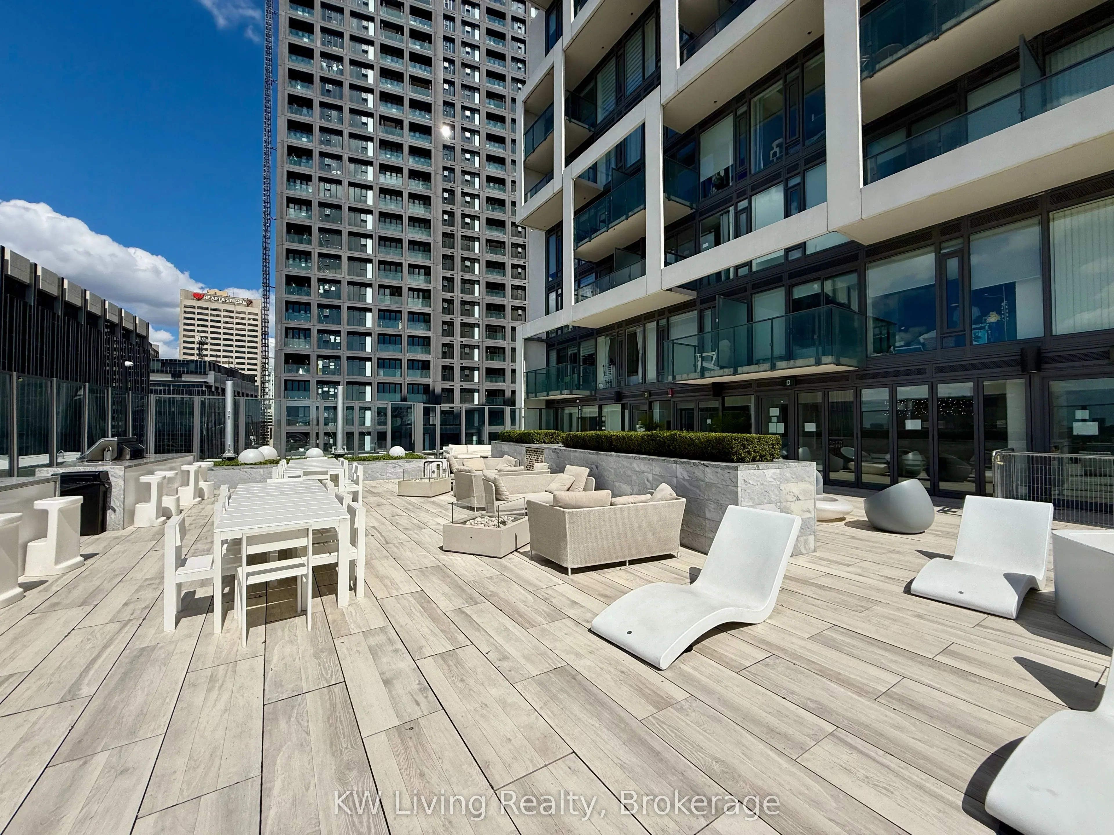8 Hillsdale Avenue E, #725