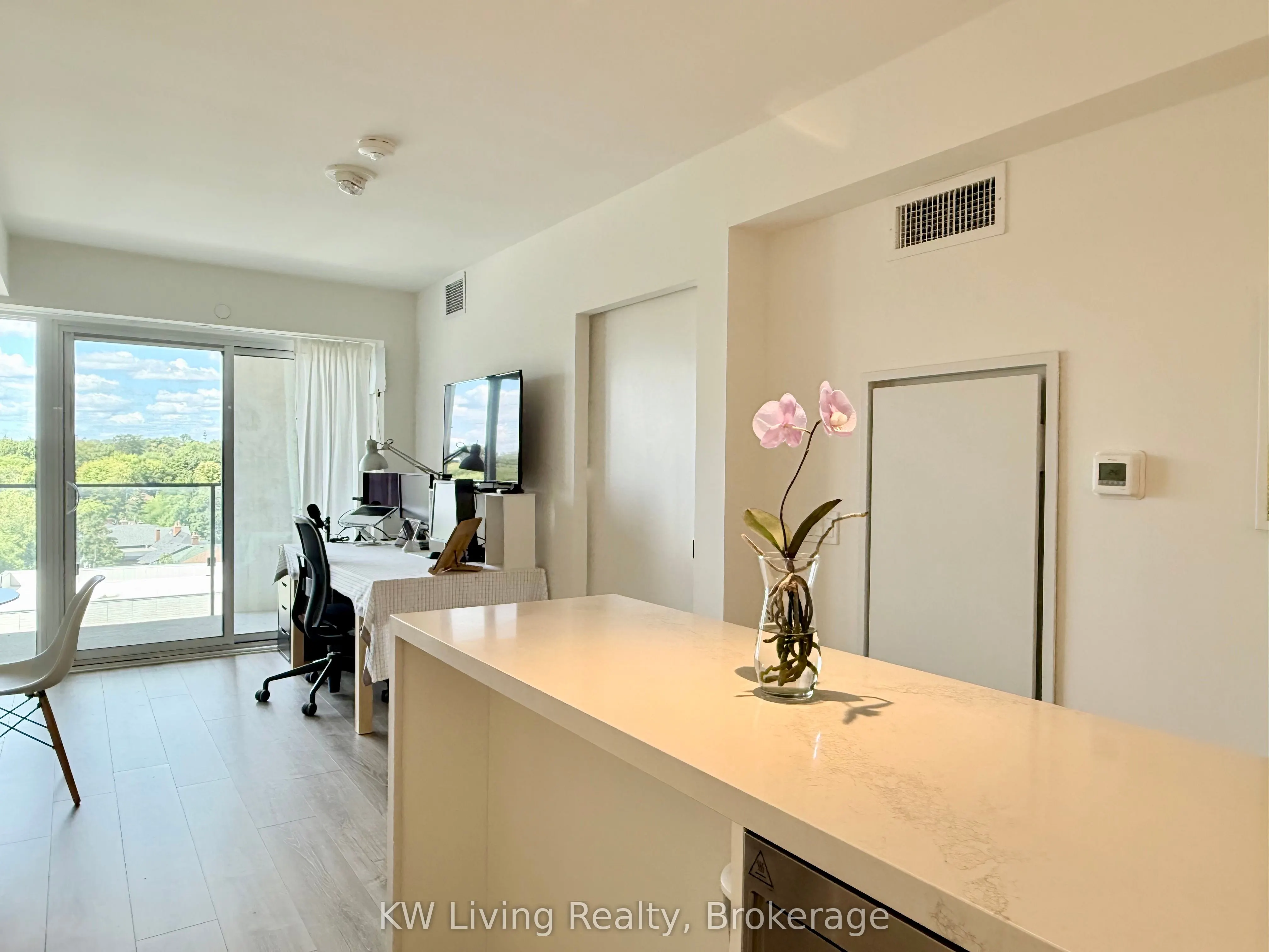8 Hillsdale Avenue E, #725