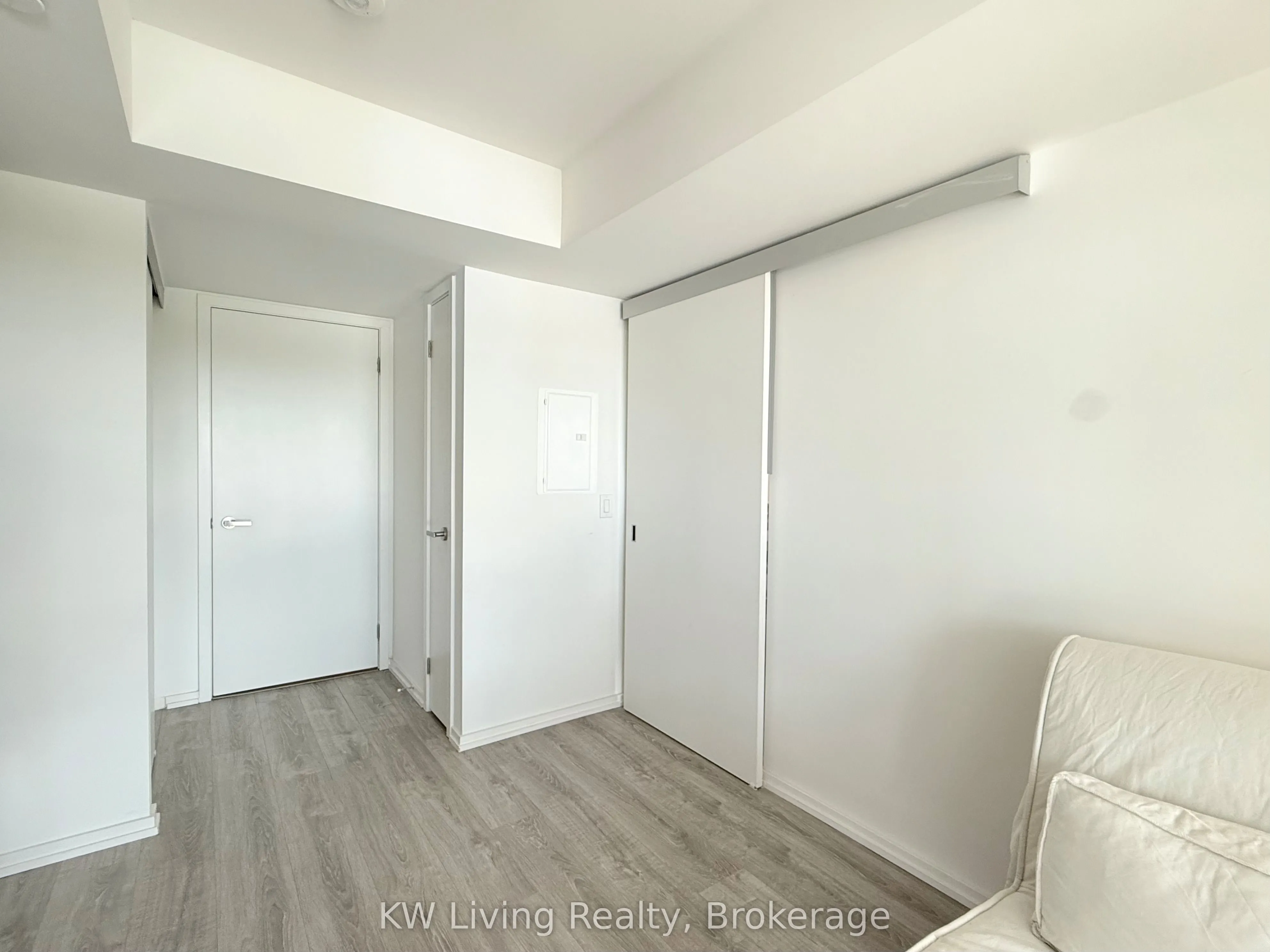 8 Hillsdale Avenue E, #725