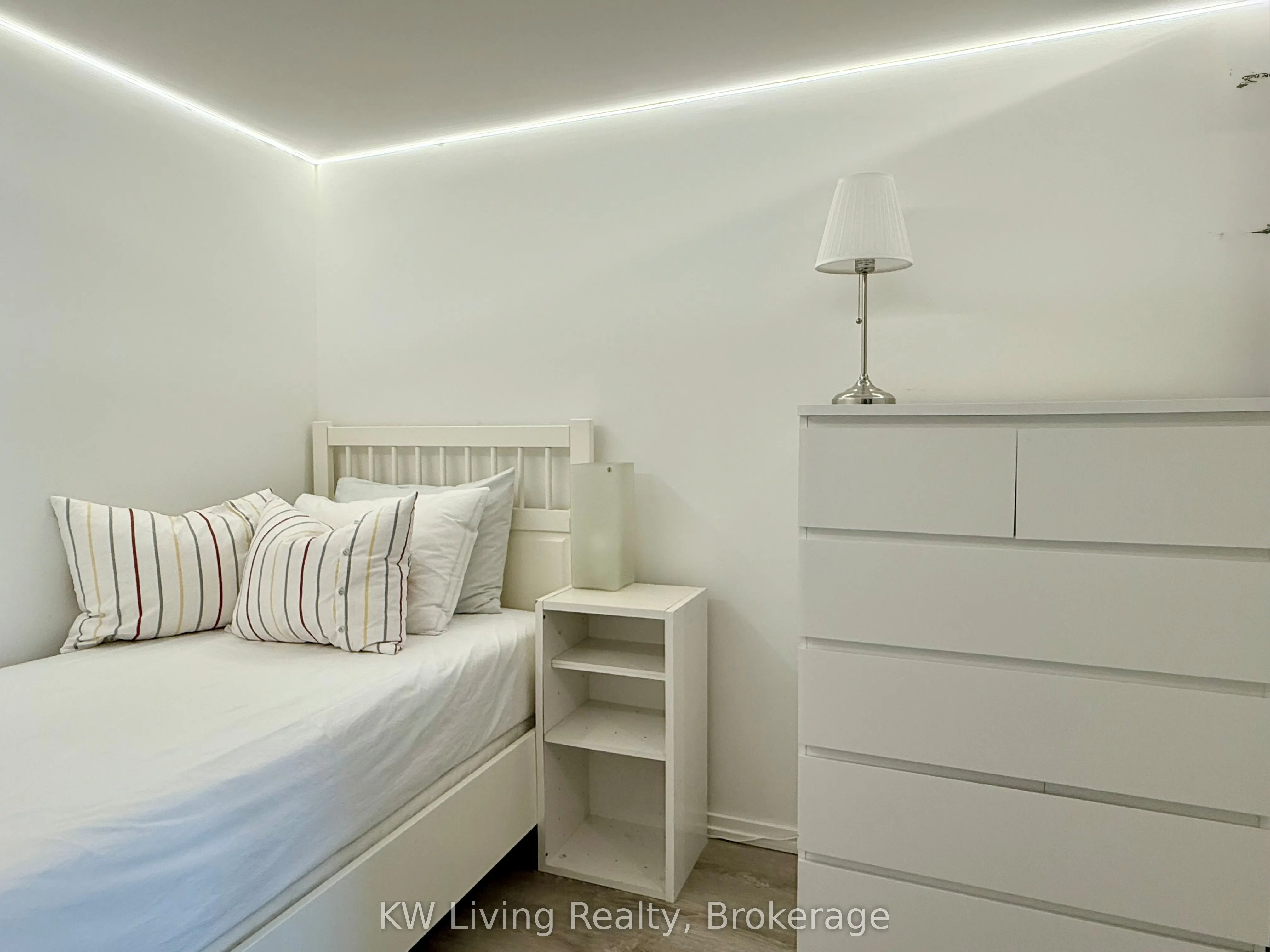 8 Hillsdale Avenue E, #725