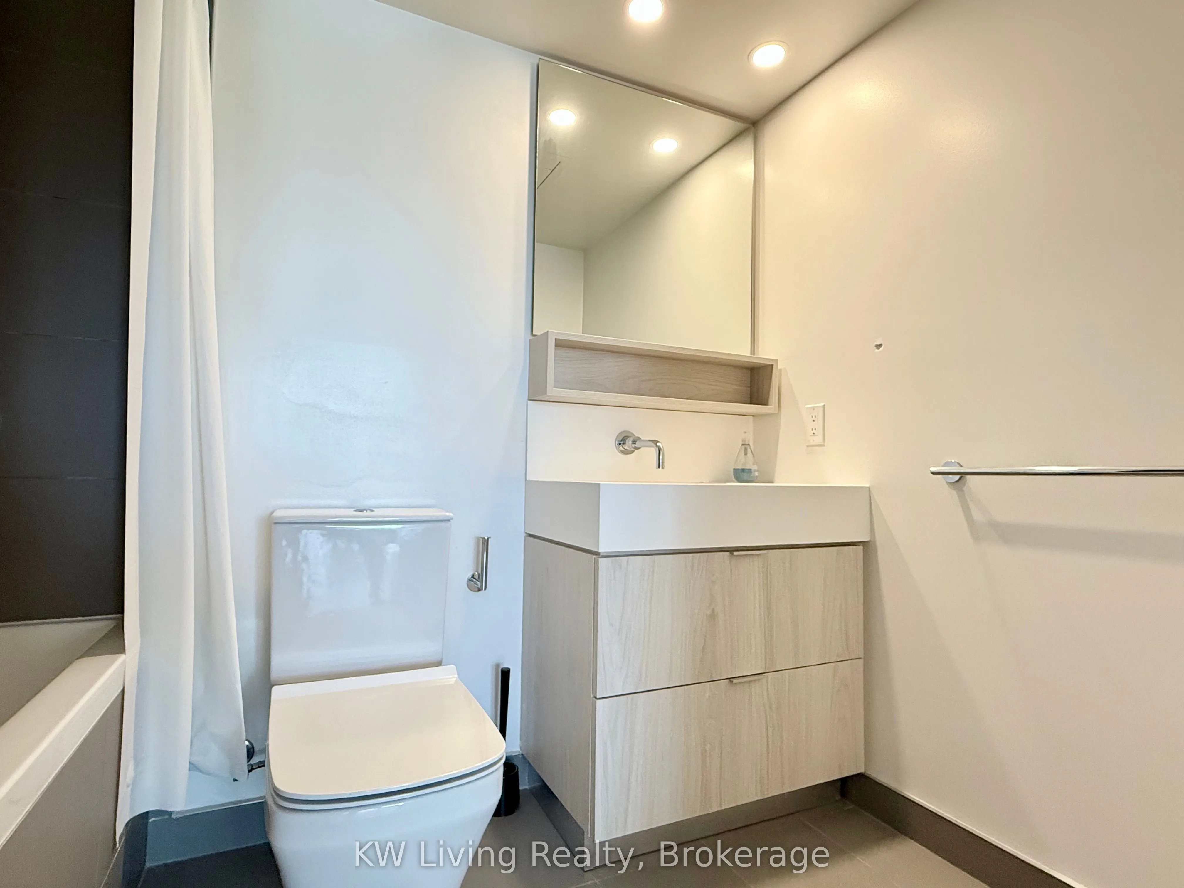 8 Hillsdale Avenue E, #725