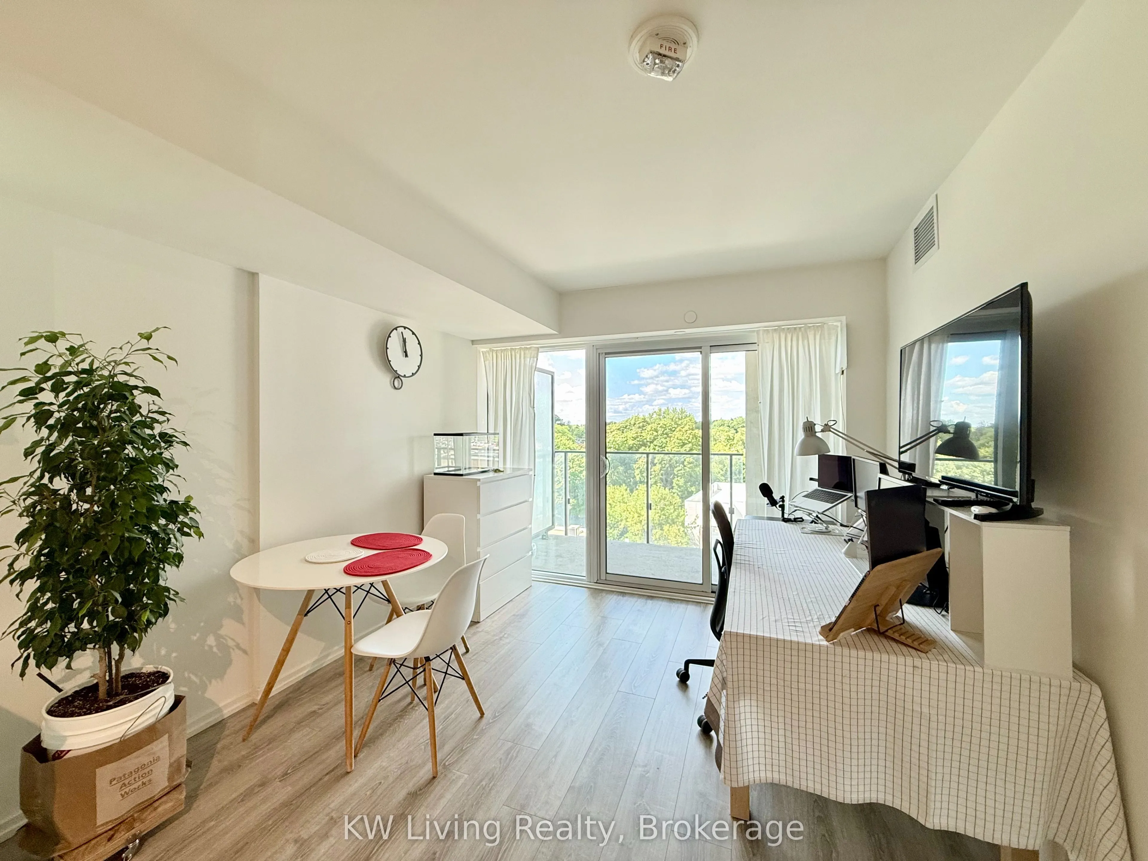 8 Hillsdale Avenue E, #725
