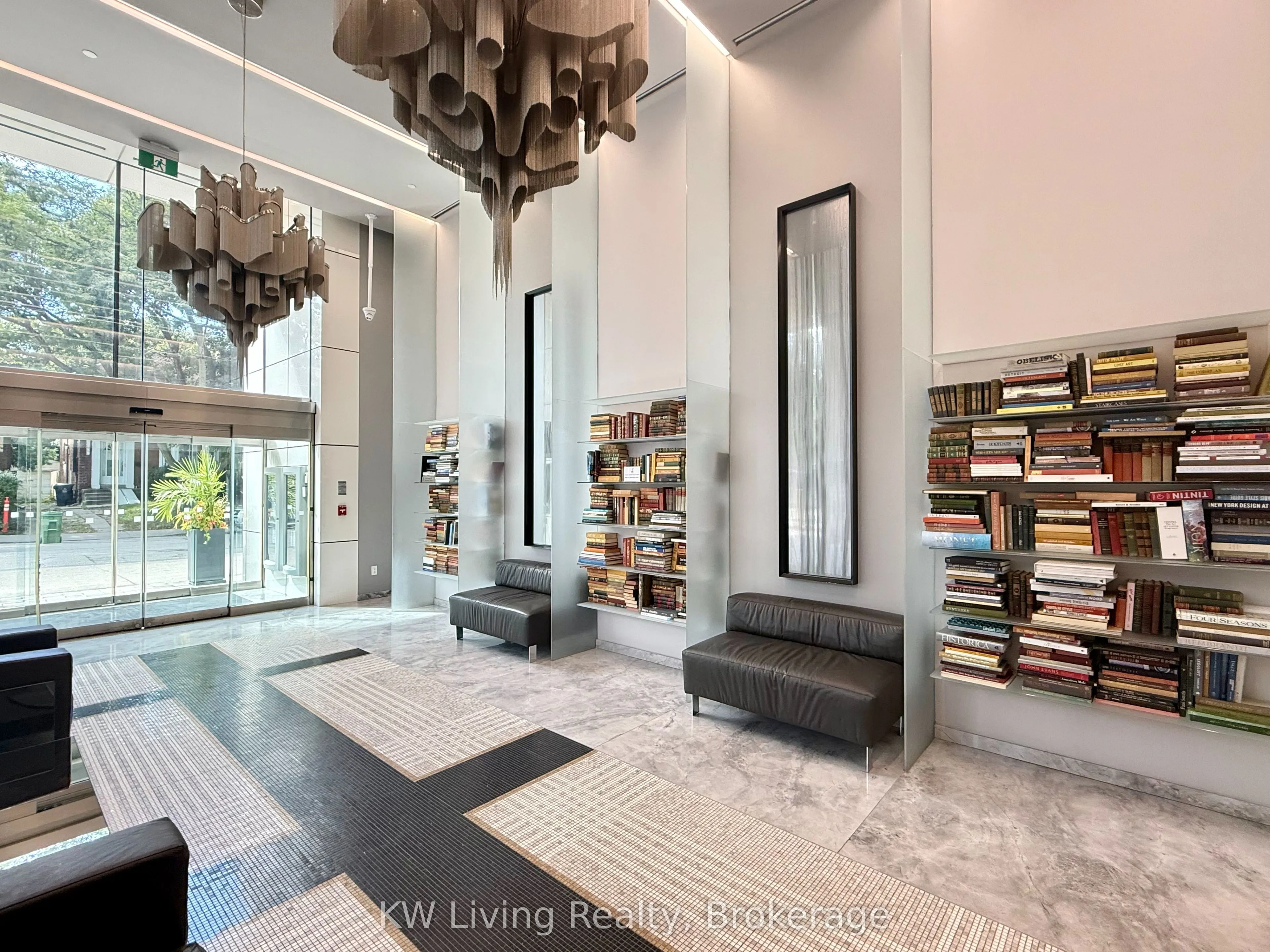 8 Hillsdale Avenue E, #725
