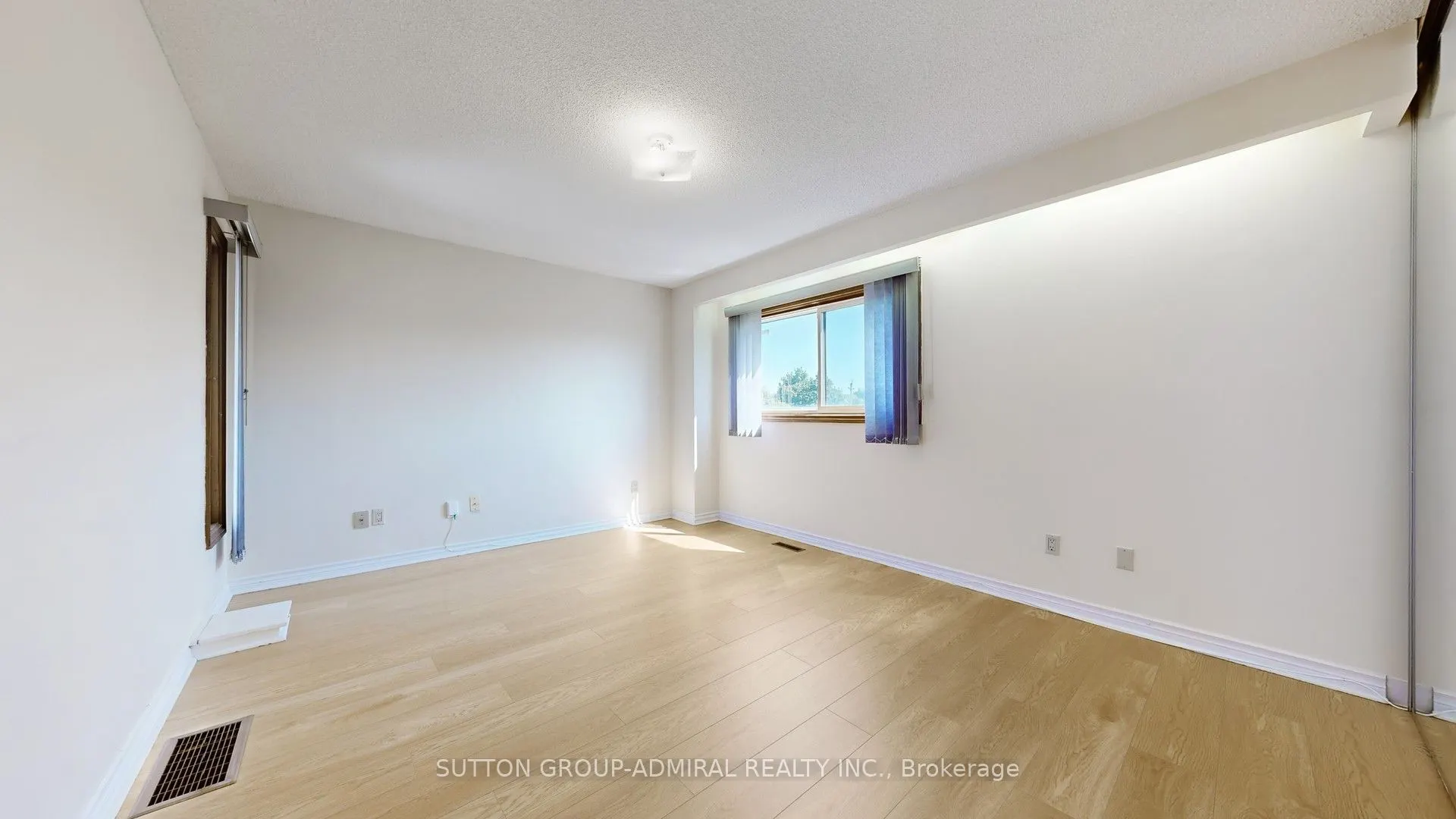 33 Carnival Court