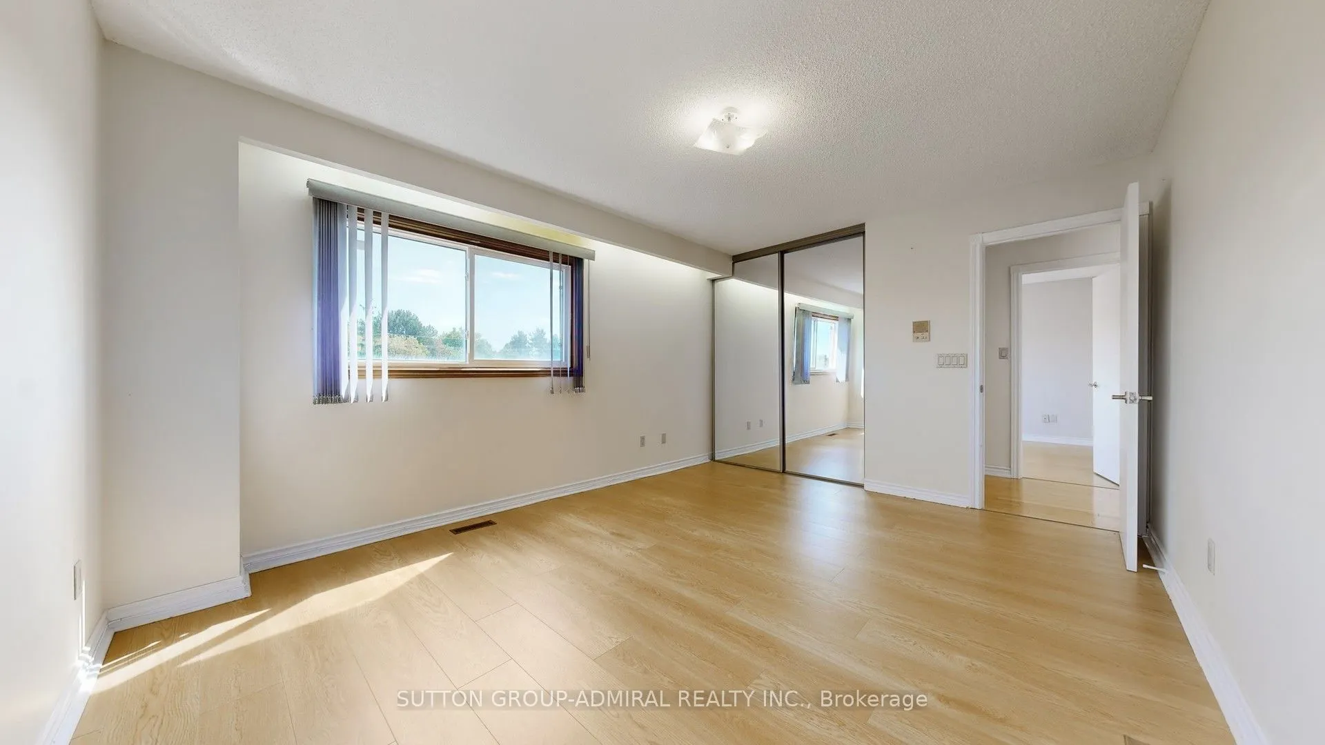 33 Carnival Court