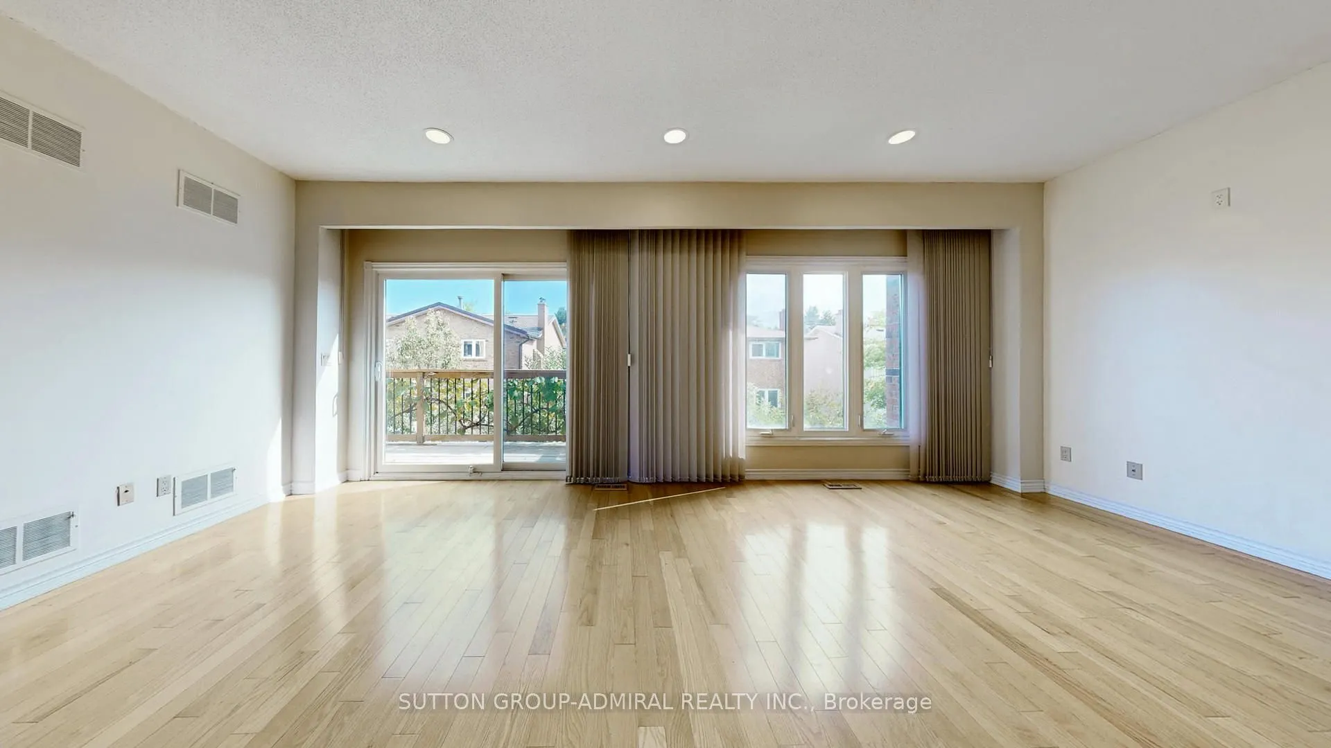 33 Carnival Court