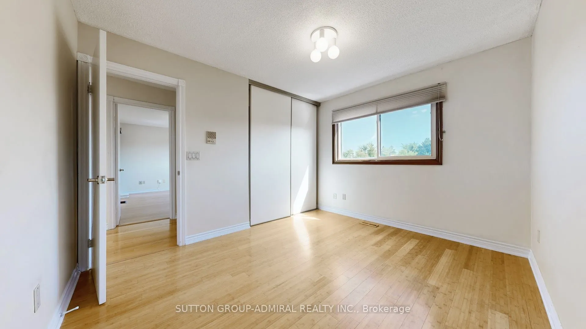33 Carnival Court