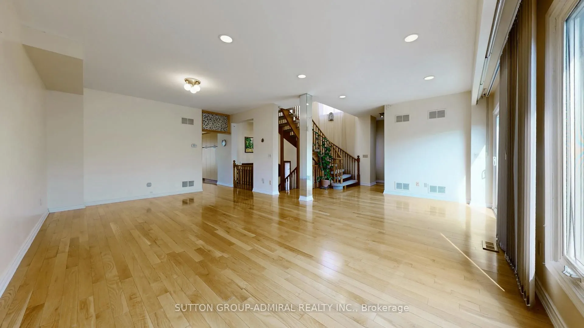 33 Carnival Court