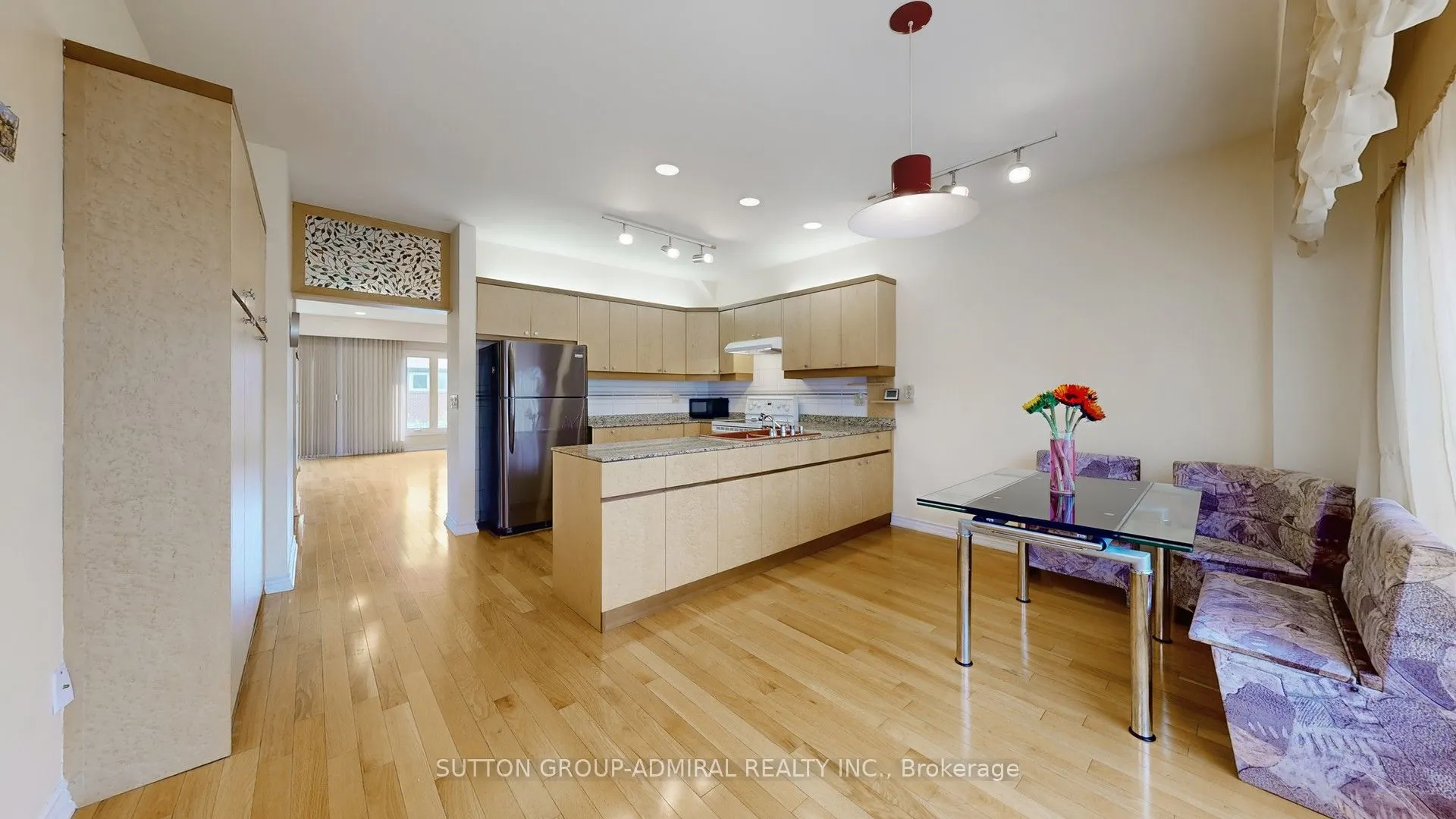 33 Carnival Court