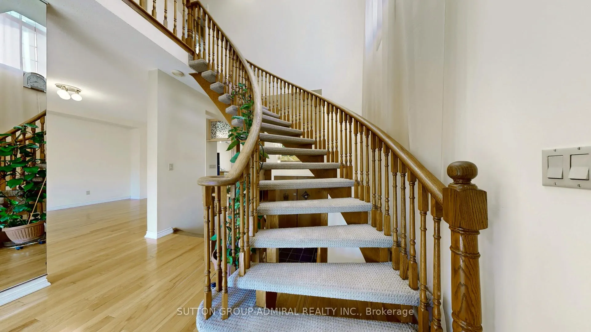 33 Carnival Court