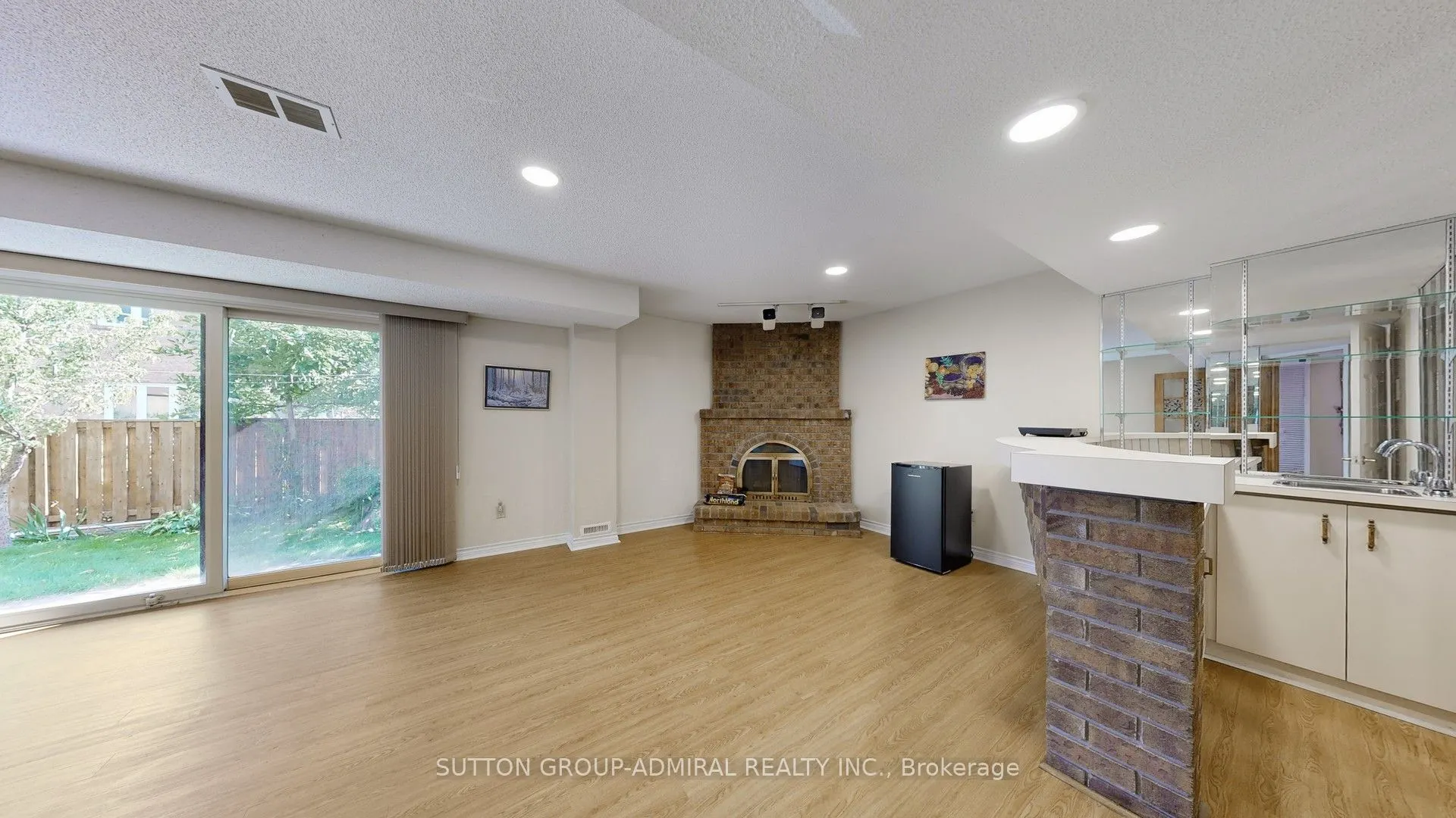33 Carnival Court