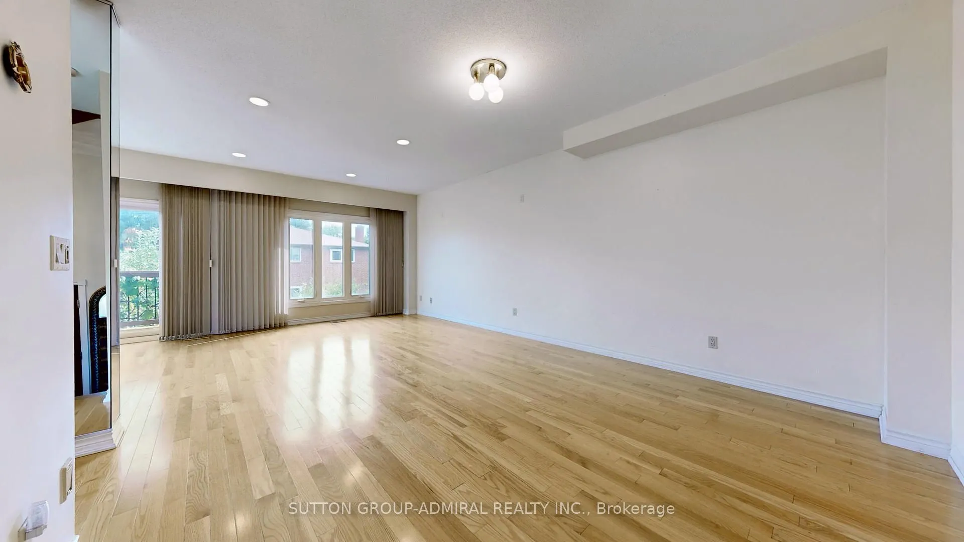 33 Carnival Court