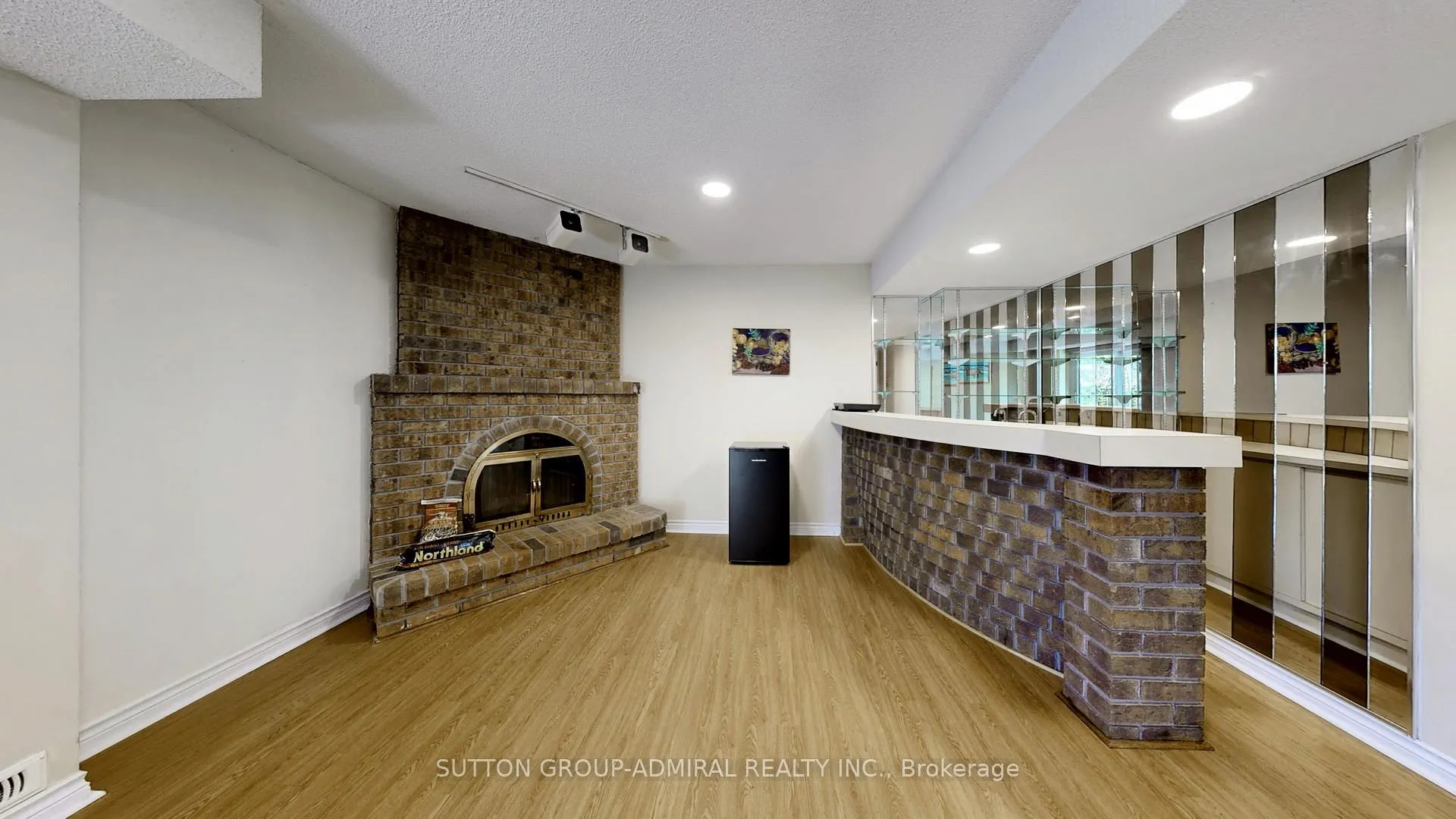33 Carnival Court