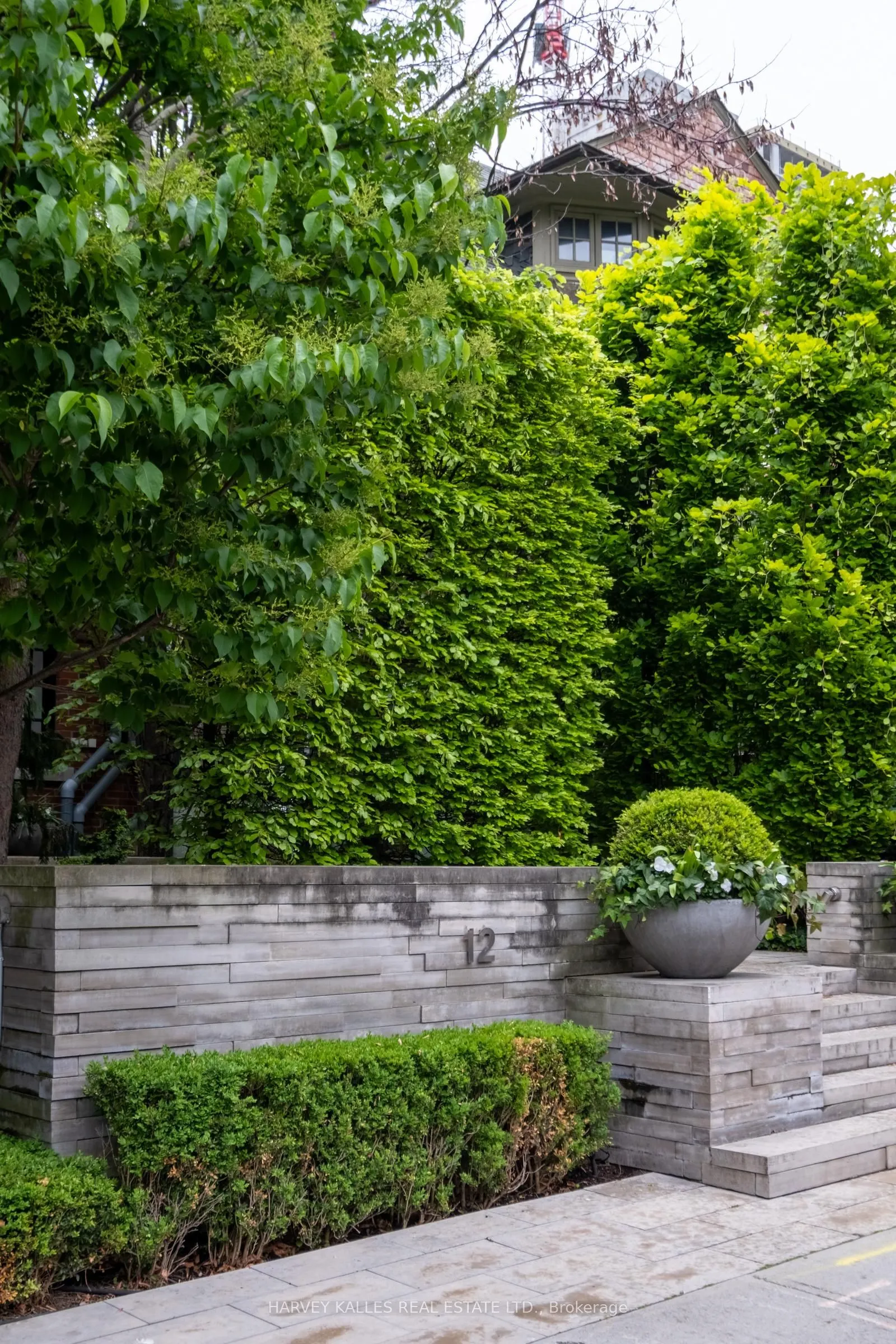 12 Macpherson Avenue, #3