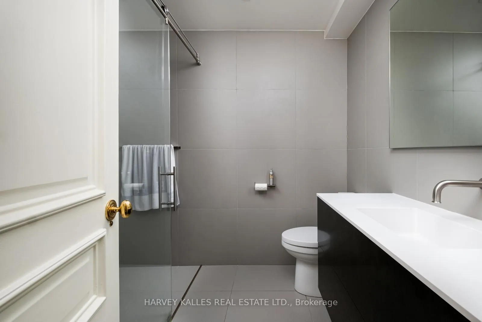 12 Macpherson Avenue, #3