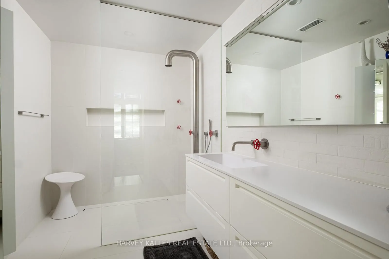 12 Macpherson Avenue, #3
