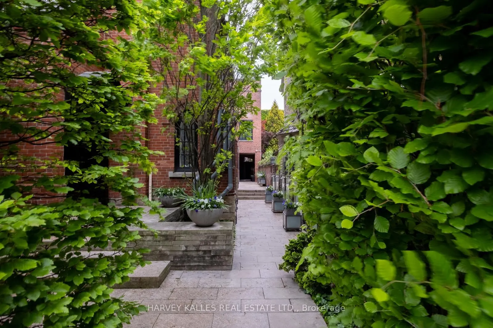 12 Macpherson Avenue, #3