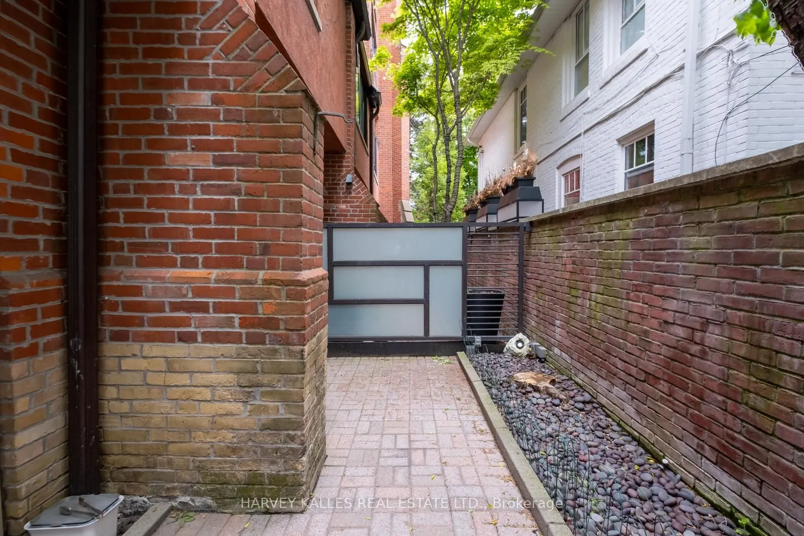 12 Macpherson Avenue, #3