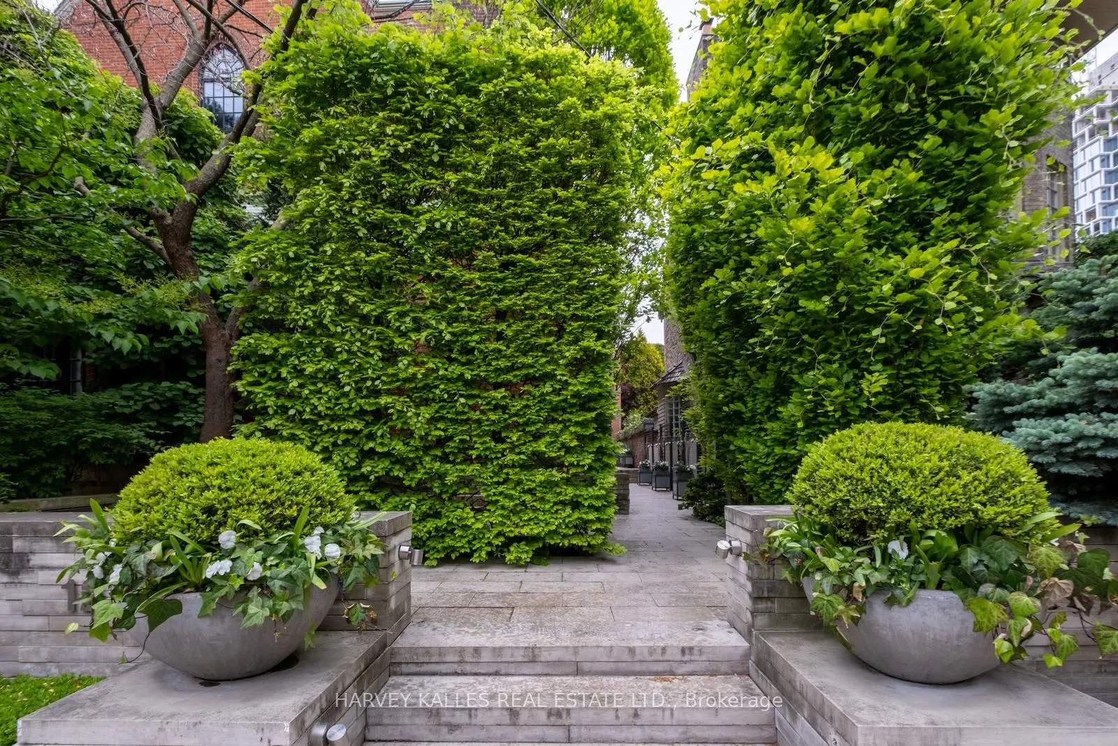 12 Macpherson Avenue, #3
