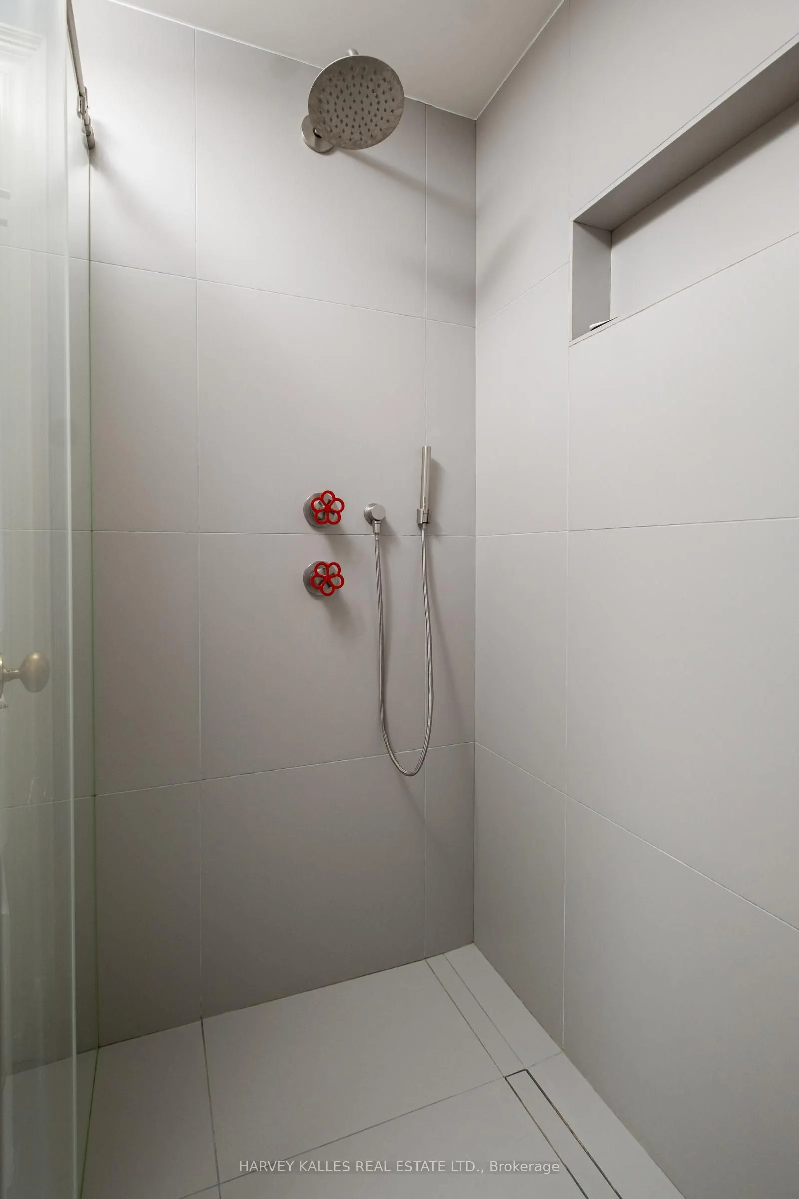 12 Macpherson Avenue, #3