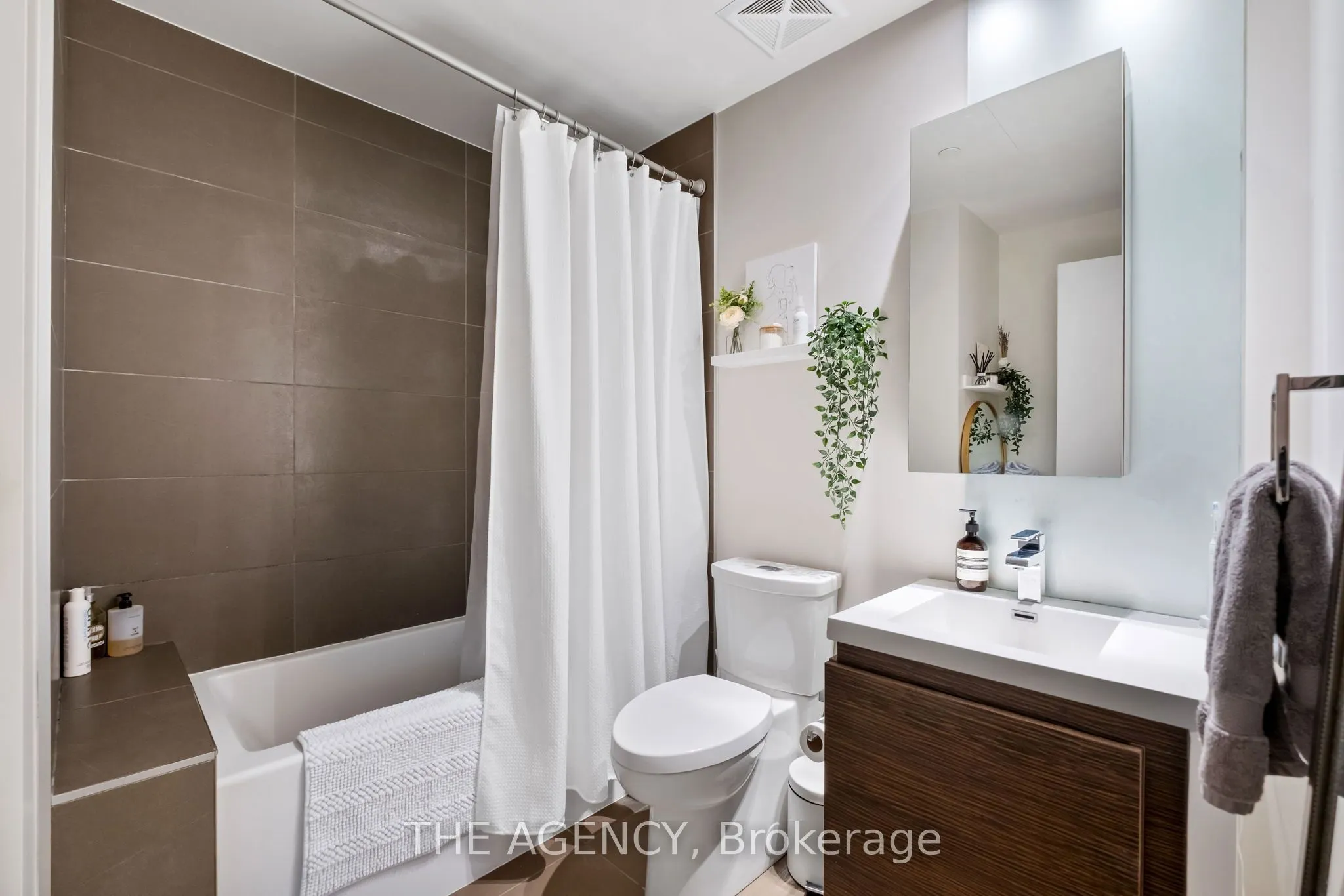 1030 King Street, #457