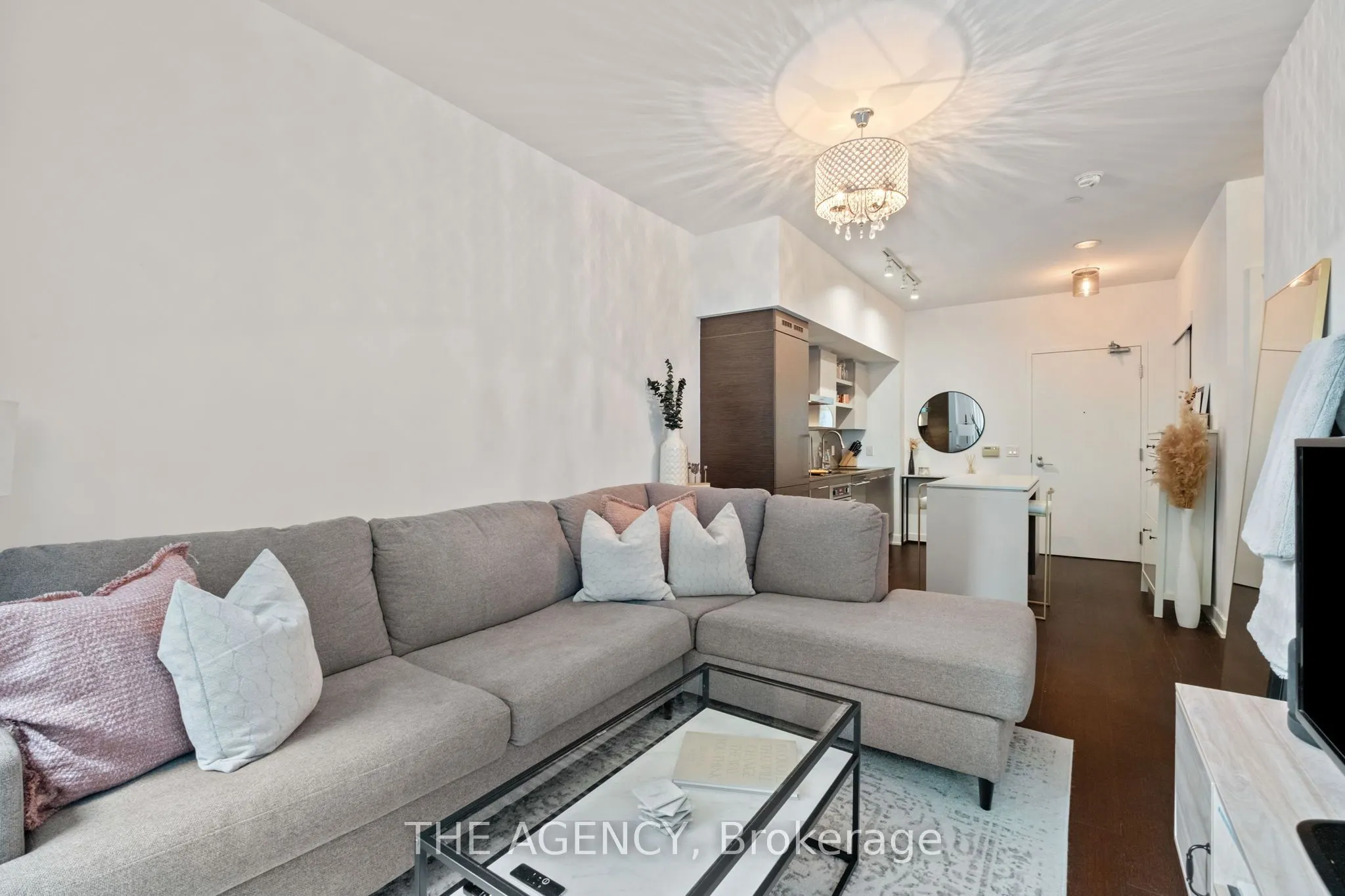 1030 King Street, #457