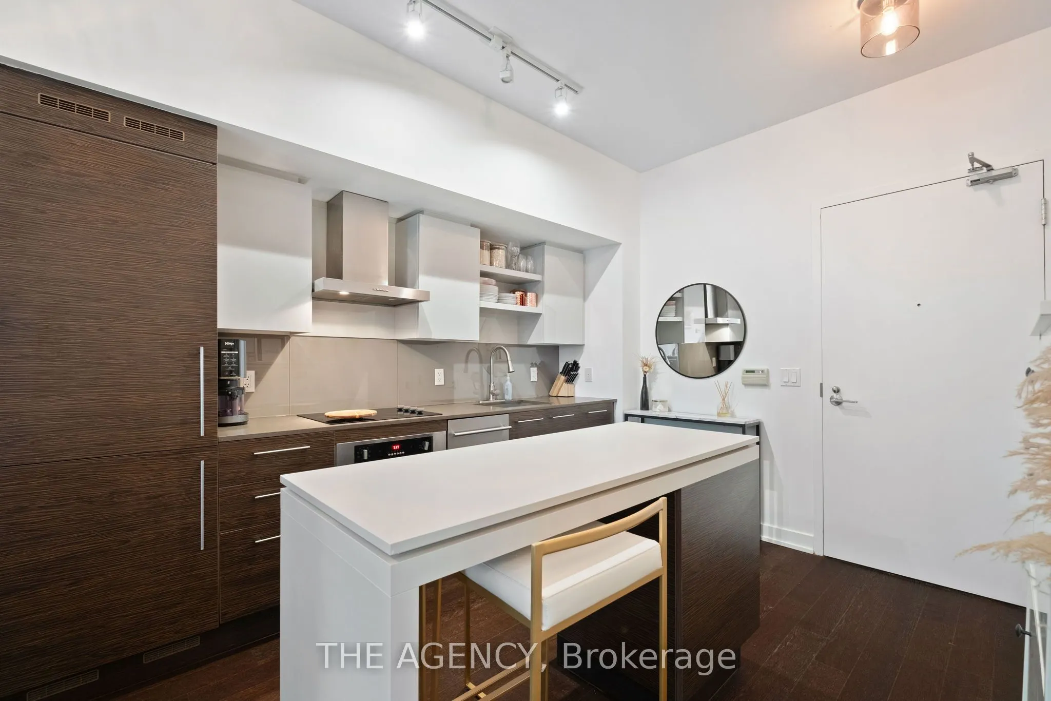1030 King Street, #457